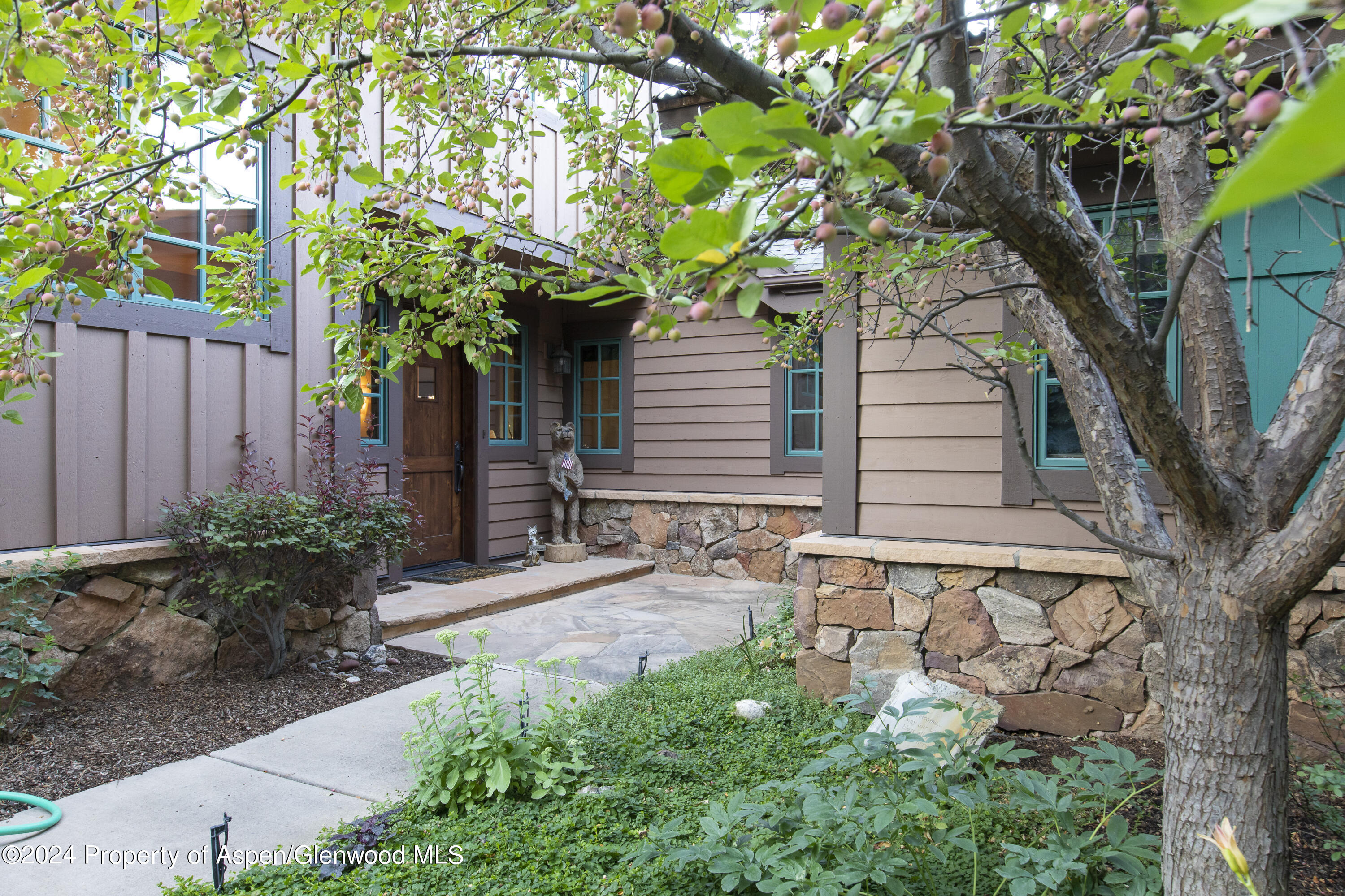 90 Cottage Drive Property Photo 3