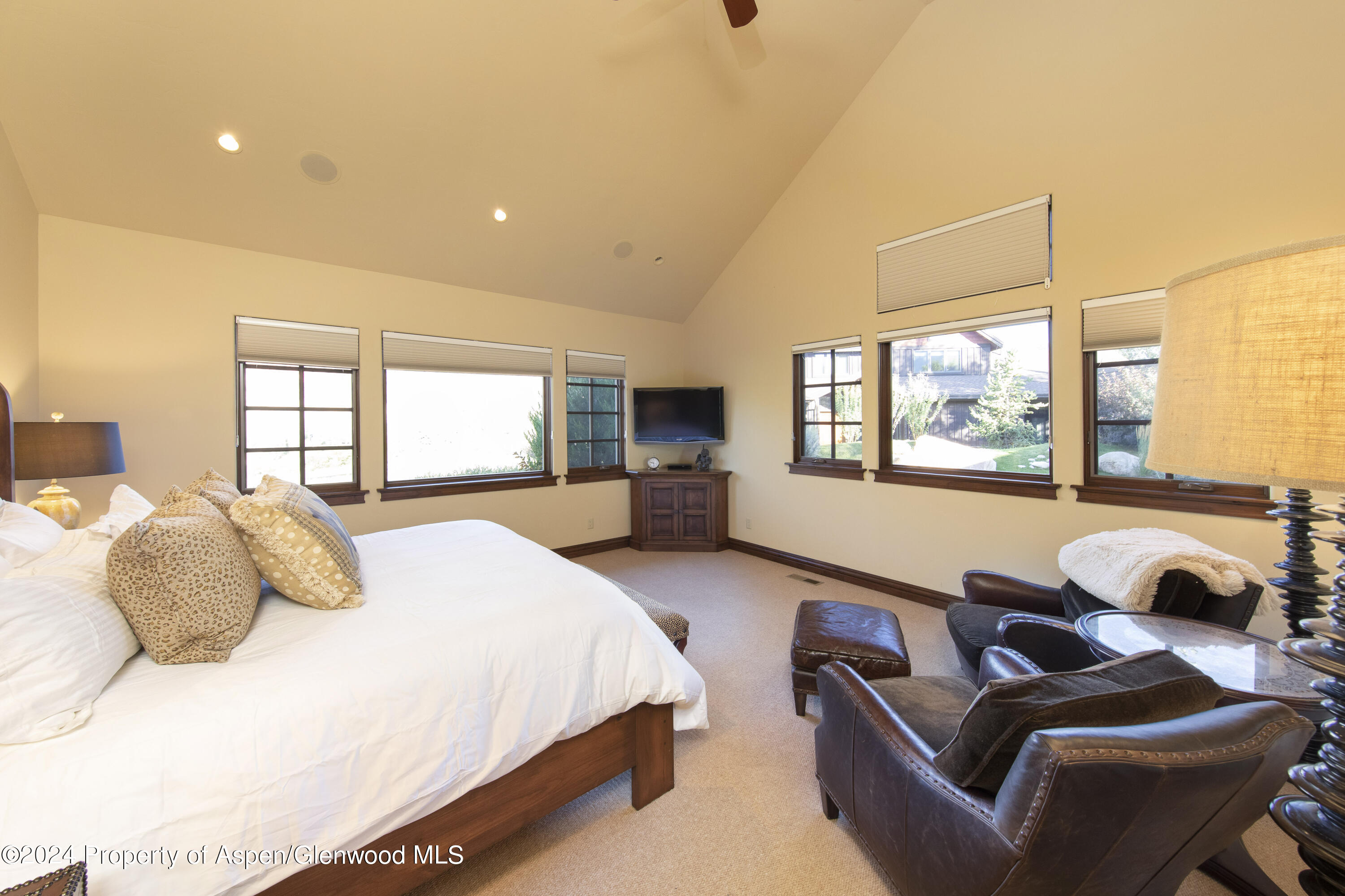 90 Cottage Drive Property Photo 17