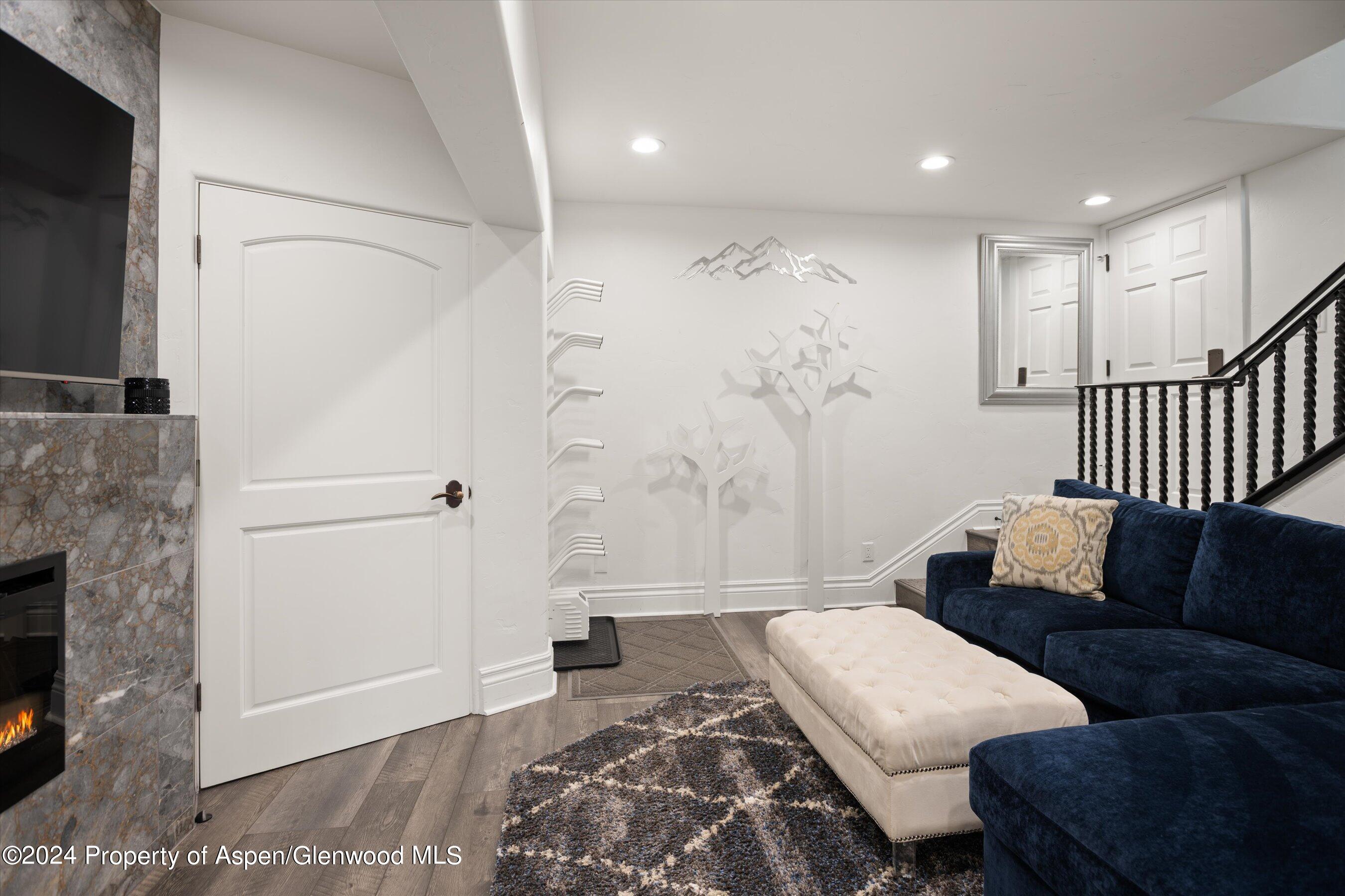 748 S Galena Street 2d Property Photo 15