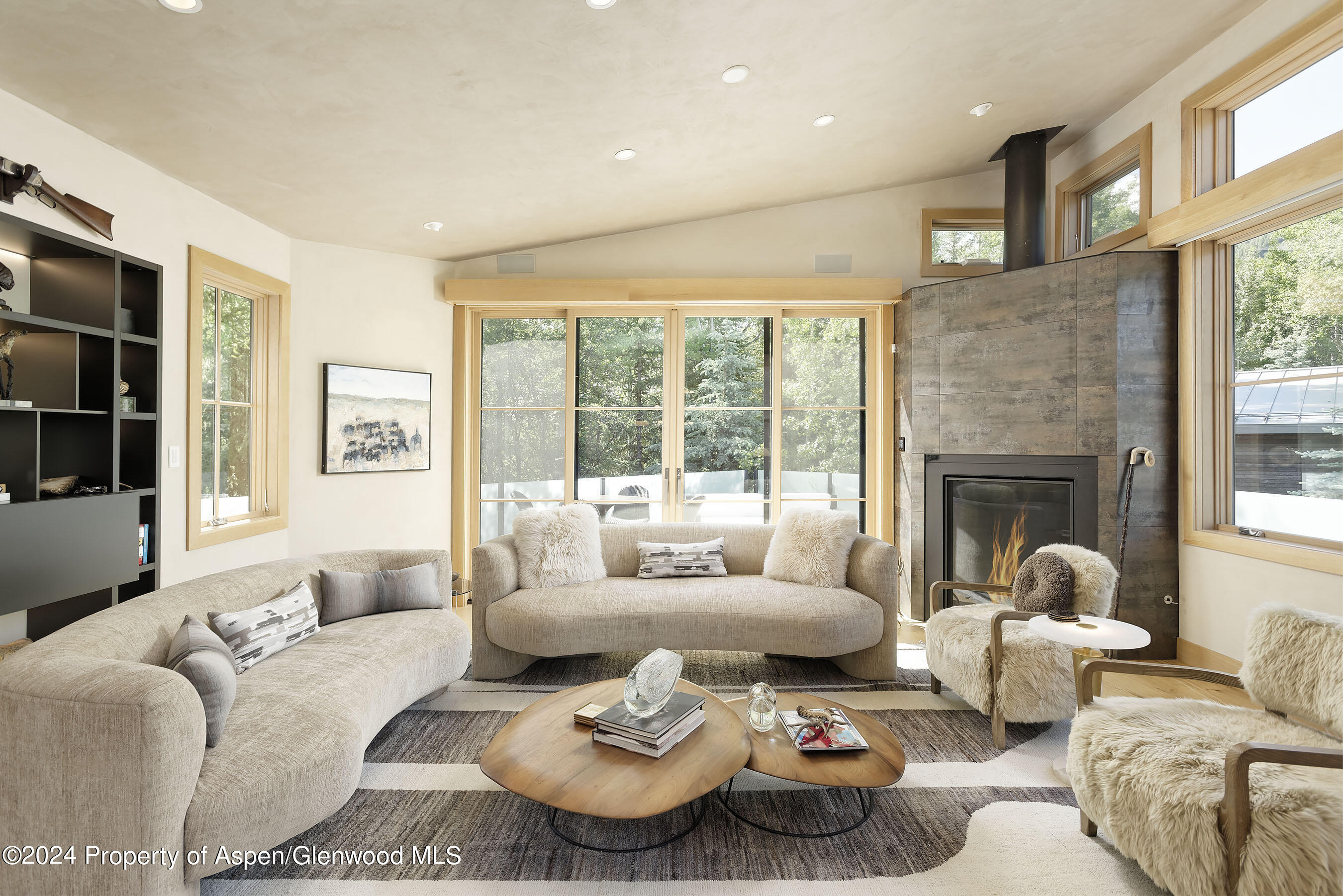 1190 Riverside Drive Property Photo 3