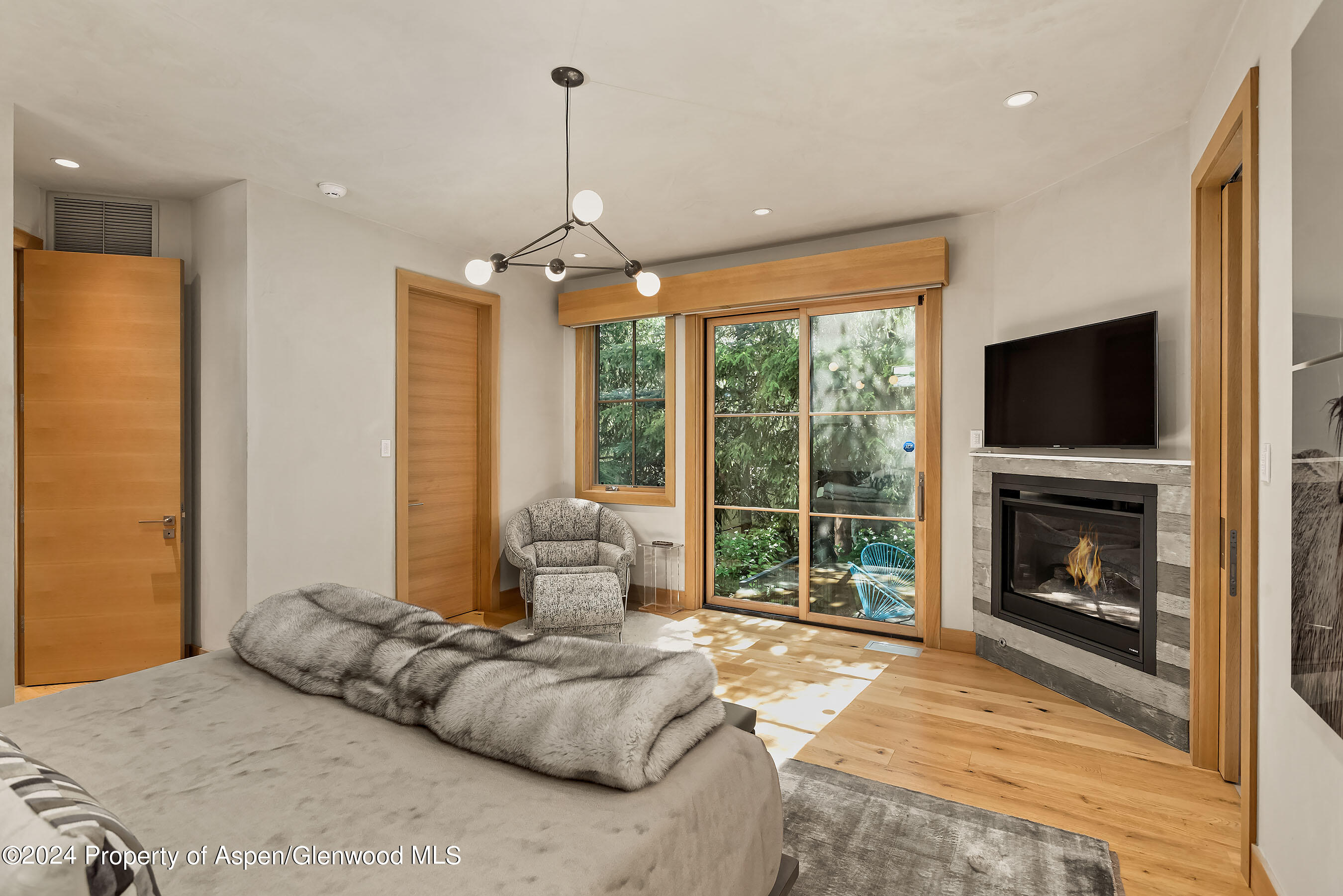 1190 Riverside Drive Property Photo 13