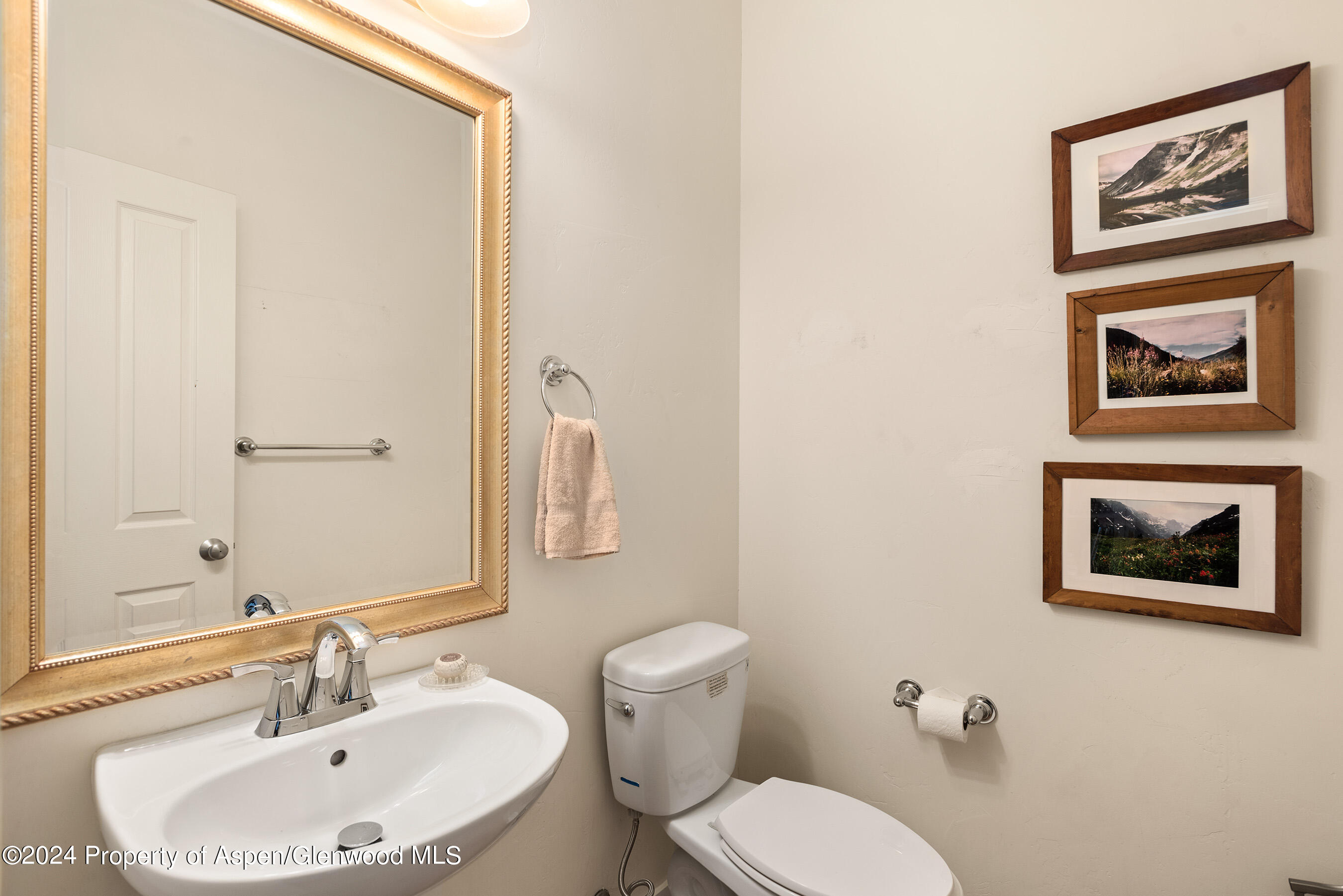 546 Evans Court Property Photo 12