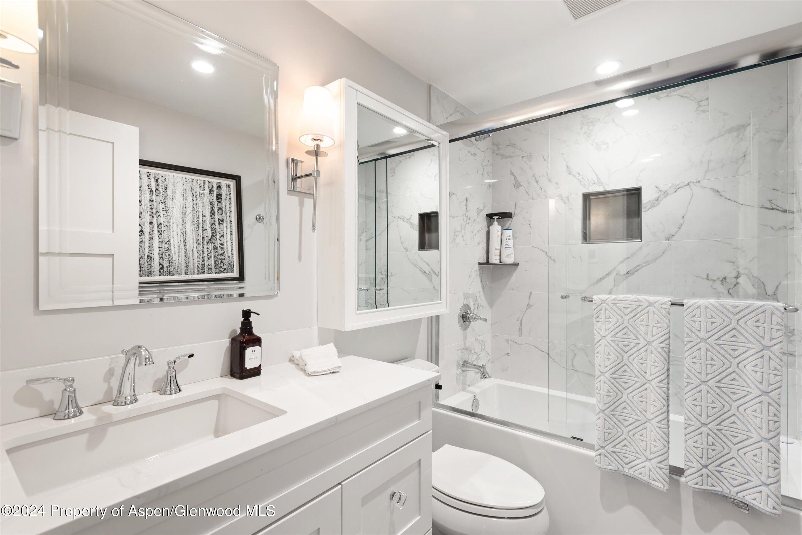 825 E Hopkins Avenue 1n Property Photo 6