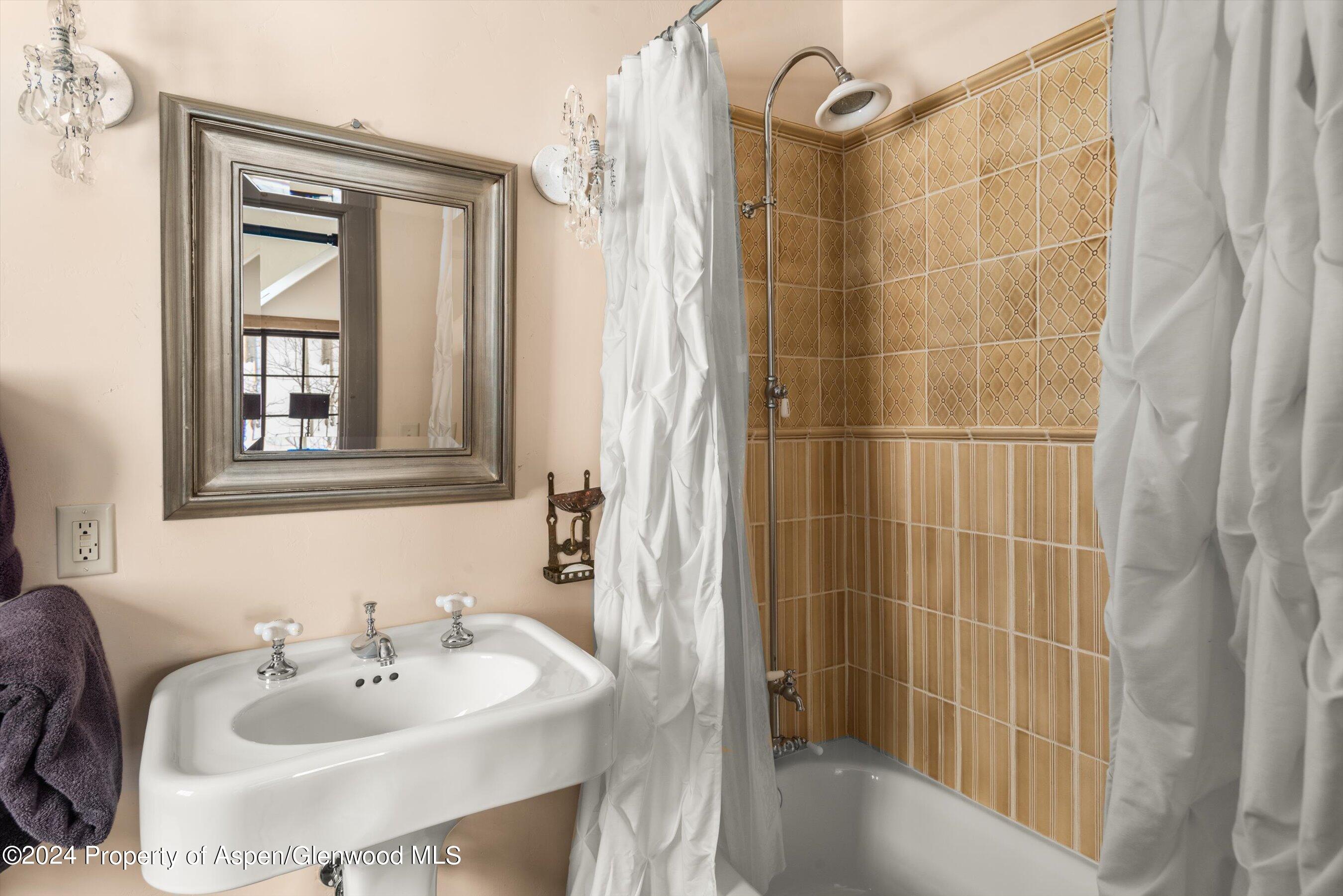 855 Moore Drive Property Photo 30