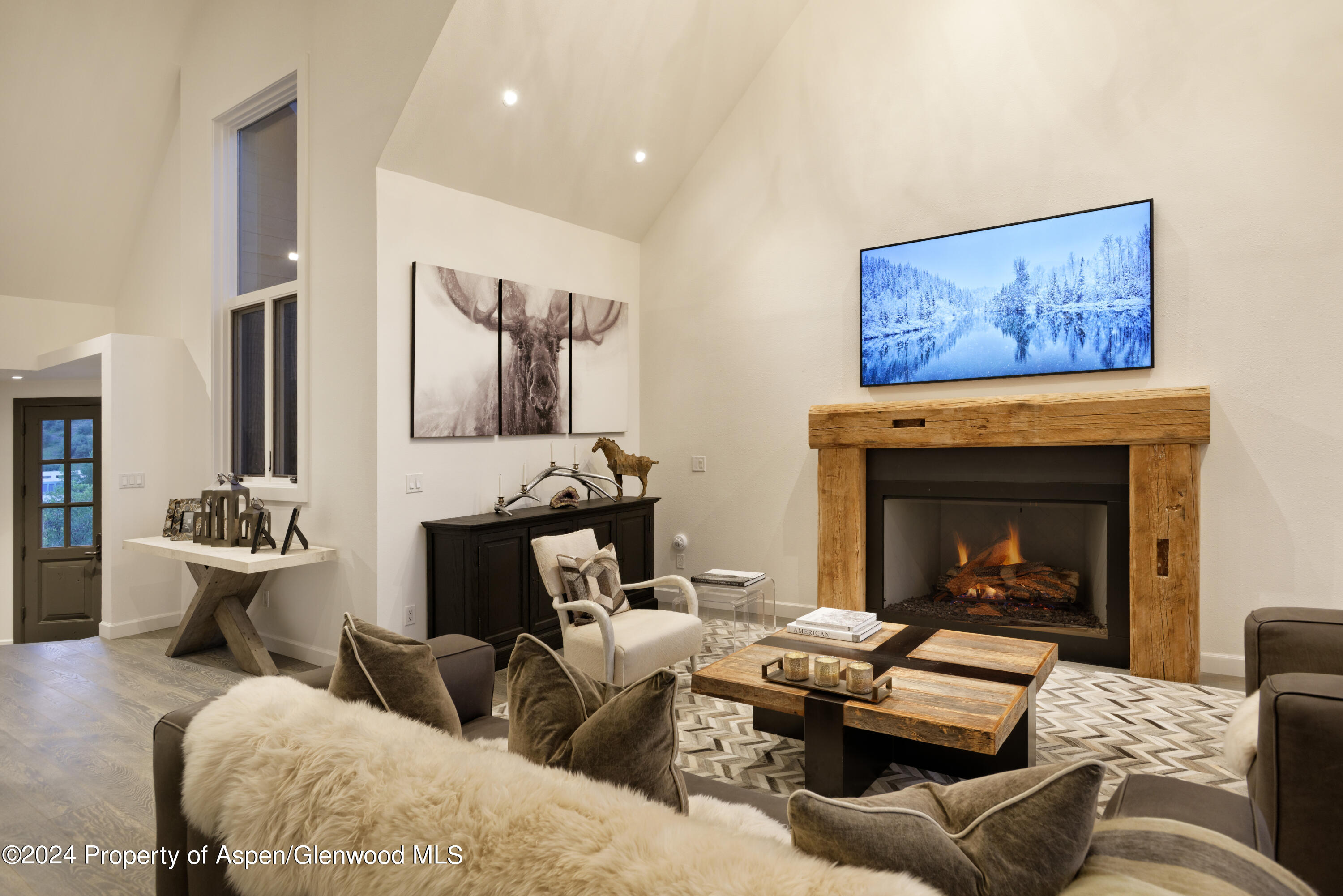 400 Medicine Bow Road Property Photo 4