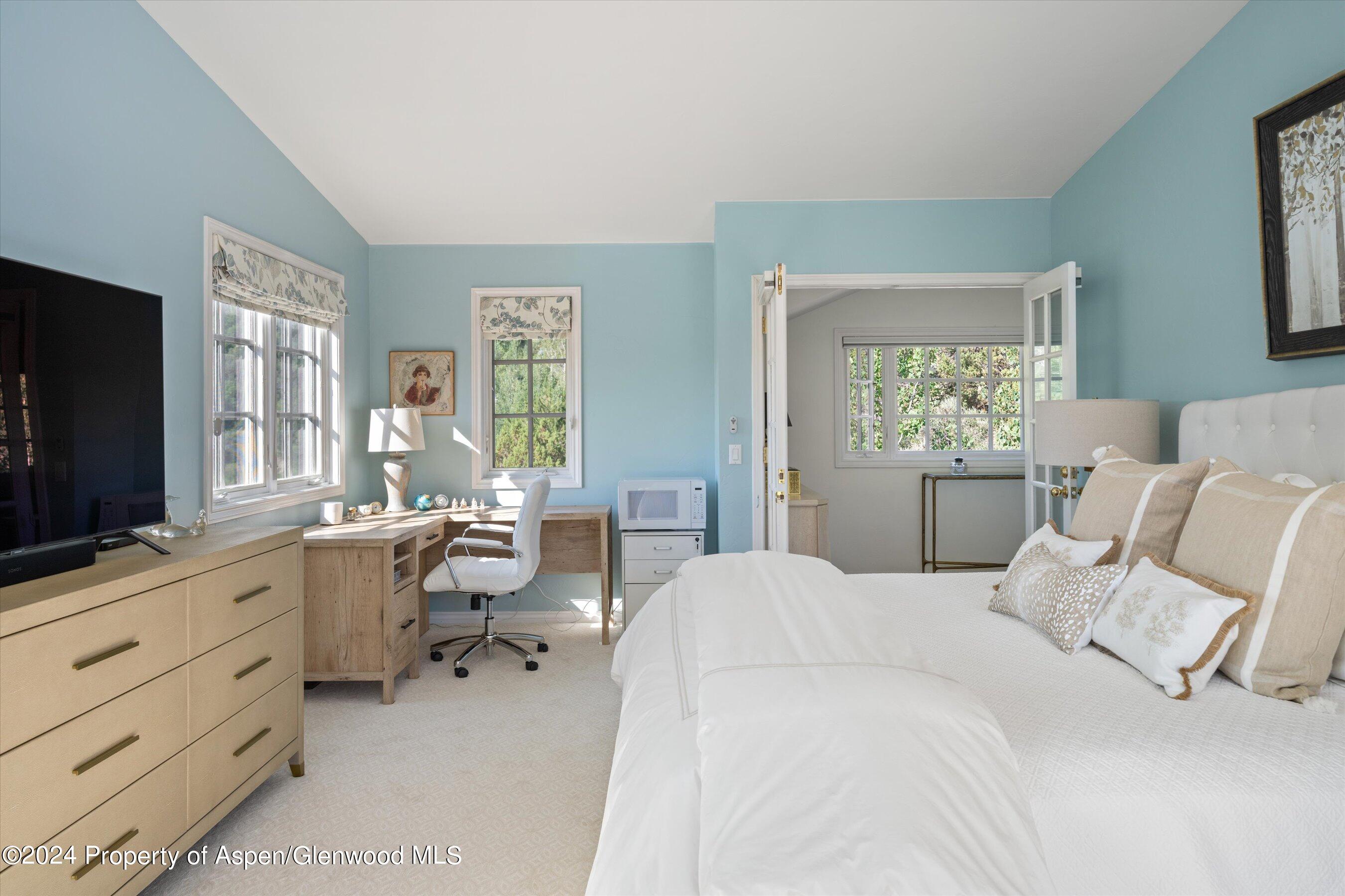 407 Gateway Road Property Photo 14