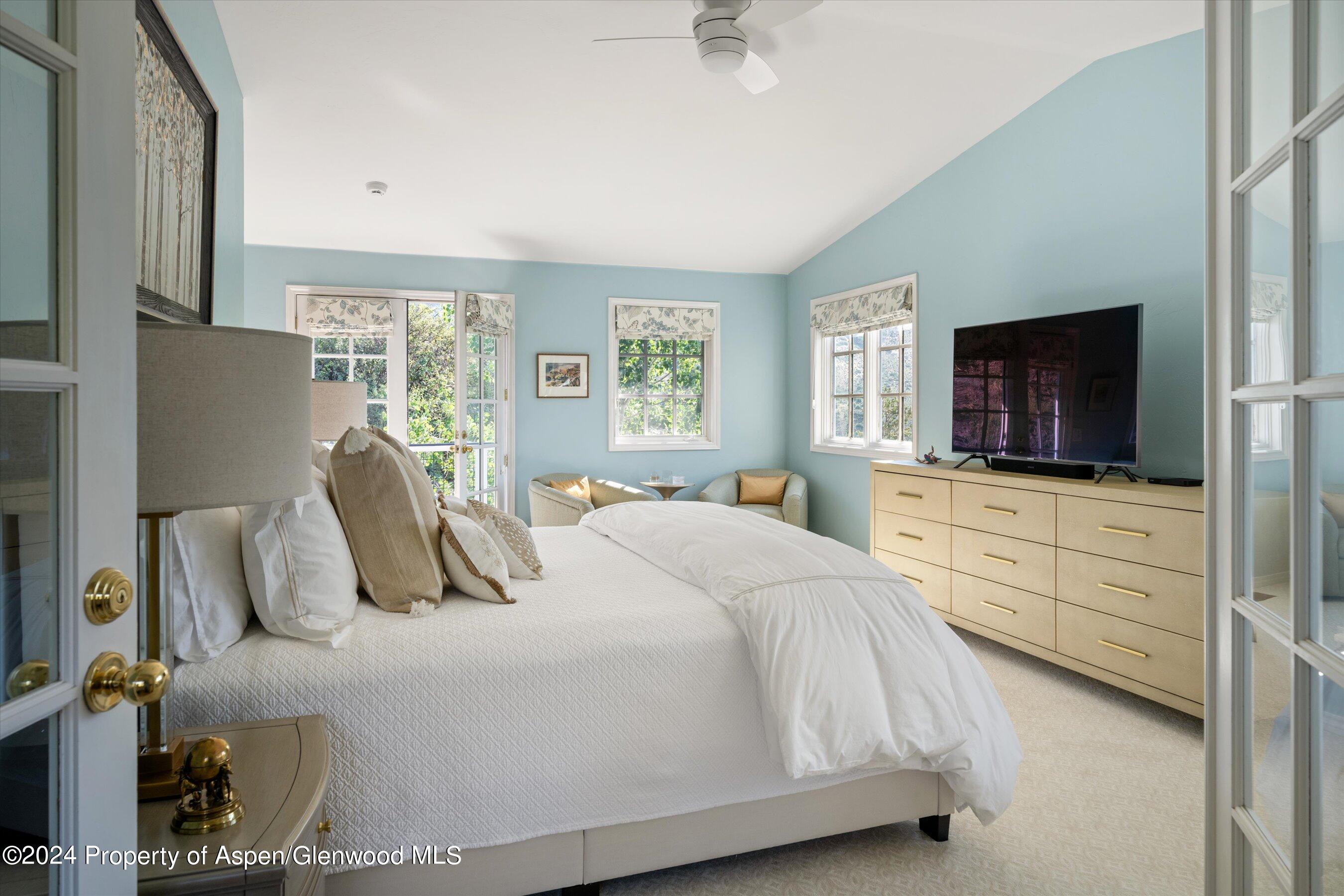 407 Gateway Road Property Photo 16