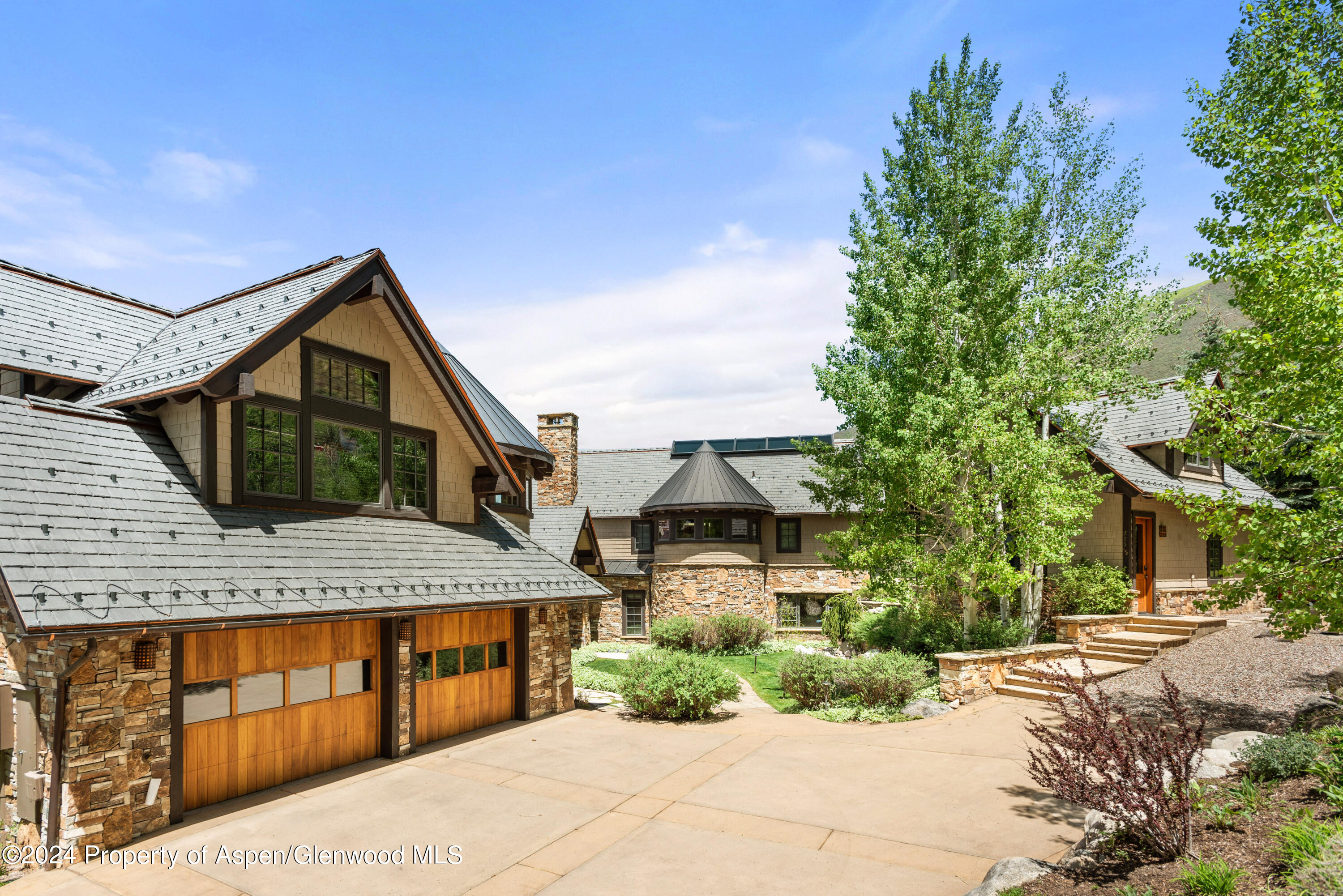 705 Spruce Street Property Photo 4