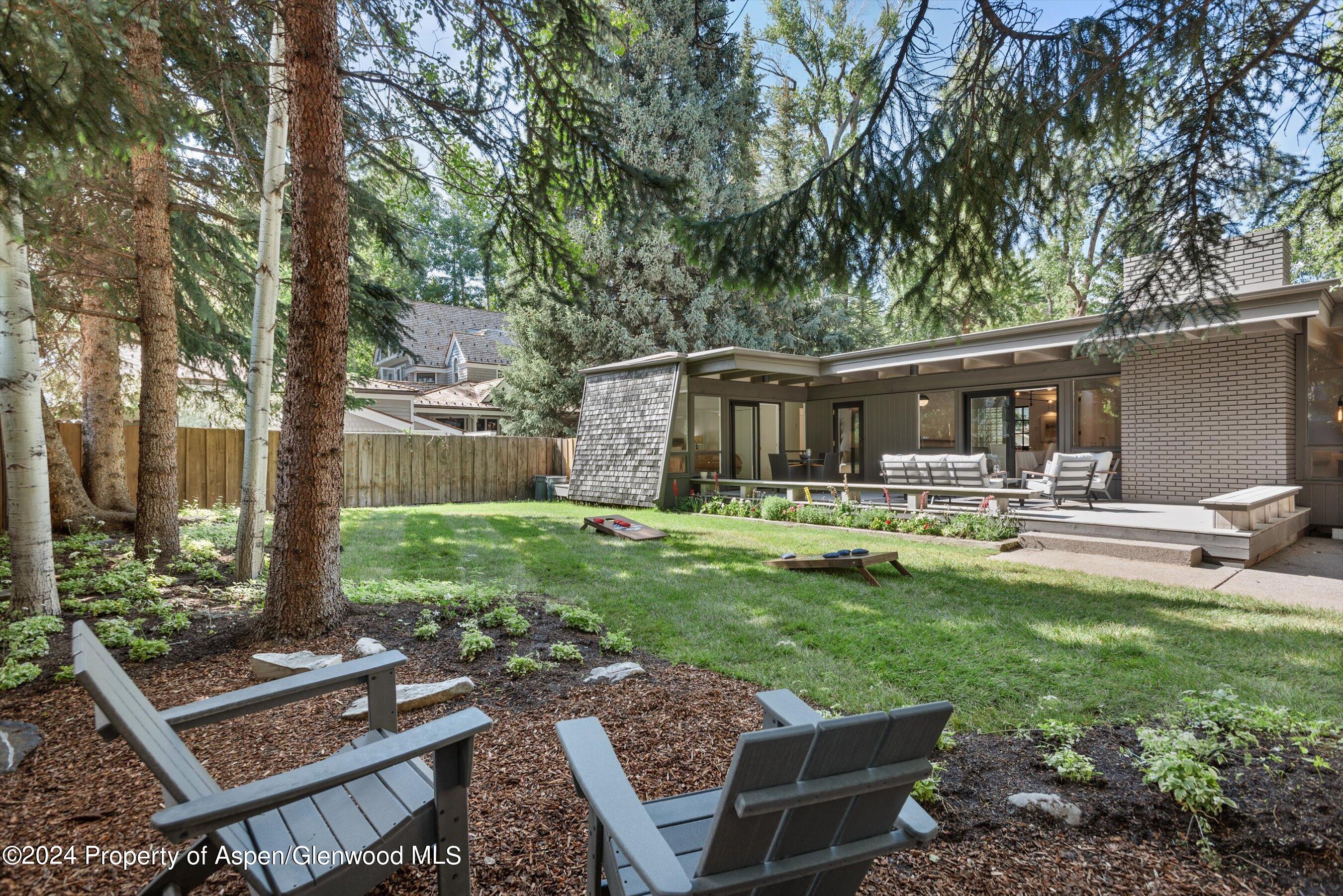 501 W Bleeker Street Property Photo 4