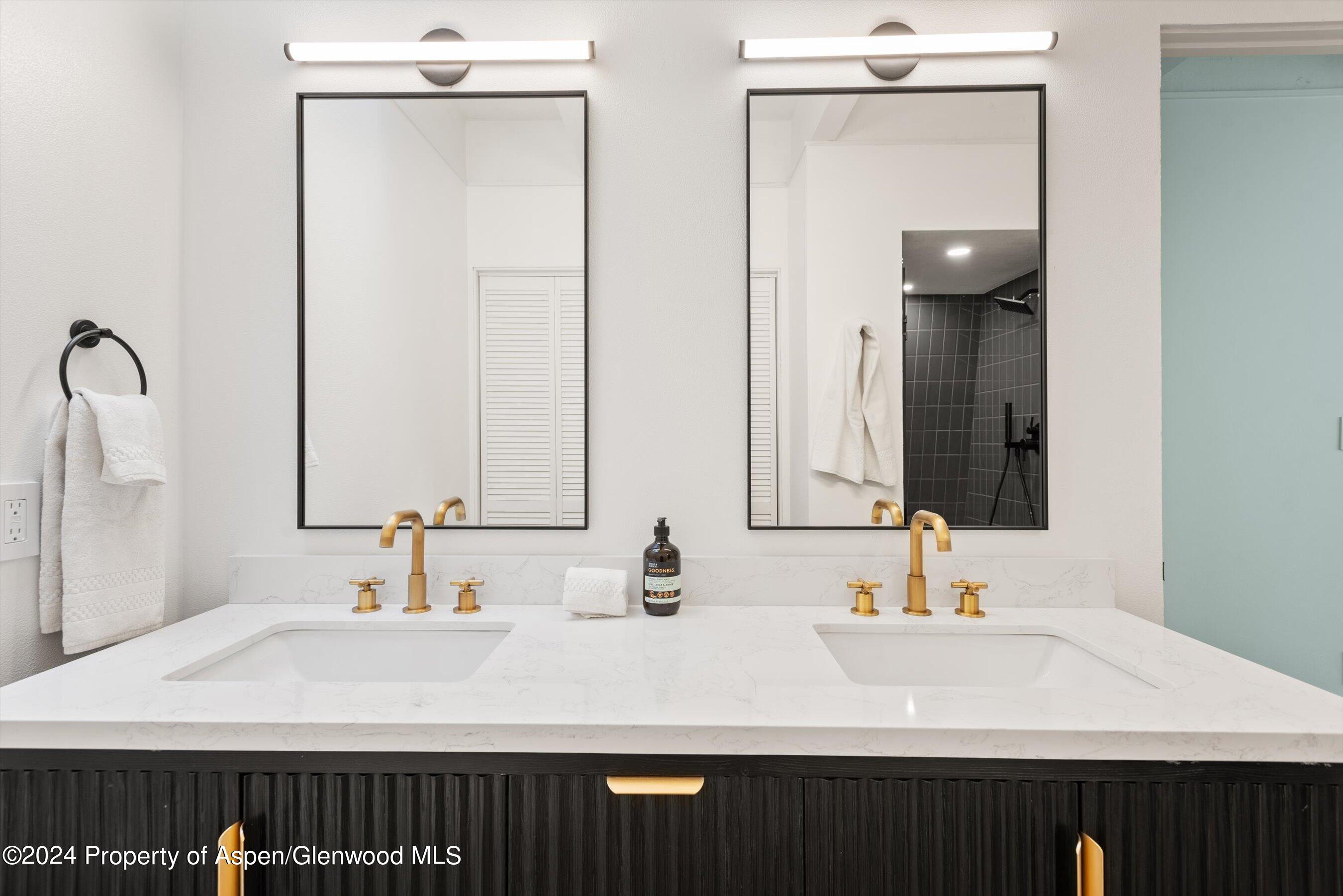 501 W Bleeker Street Property Photo 23