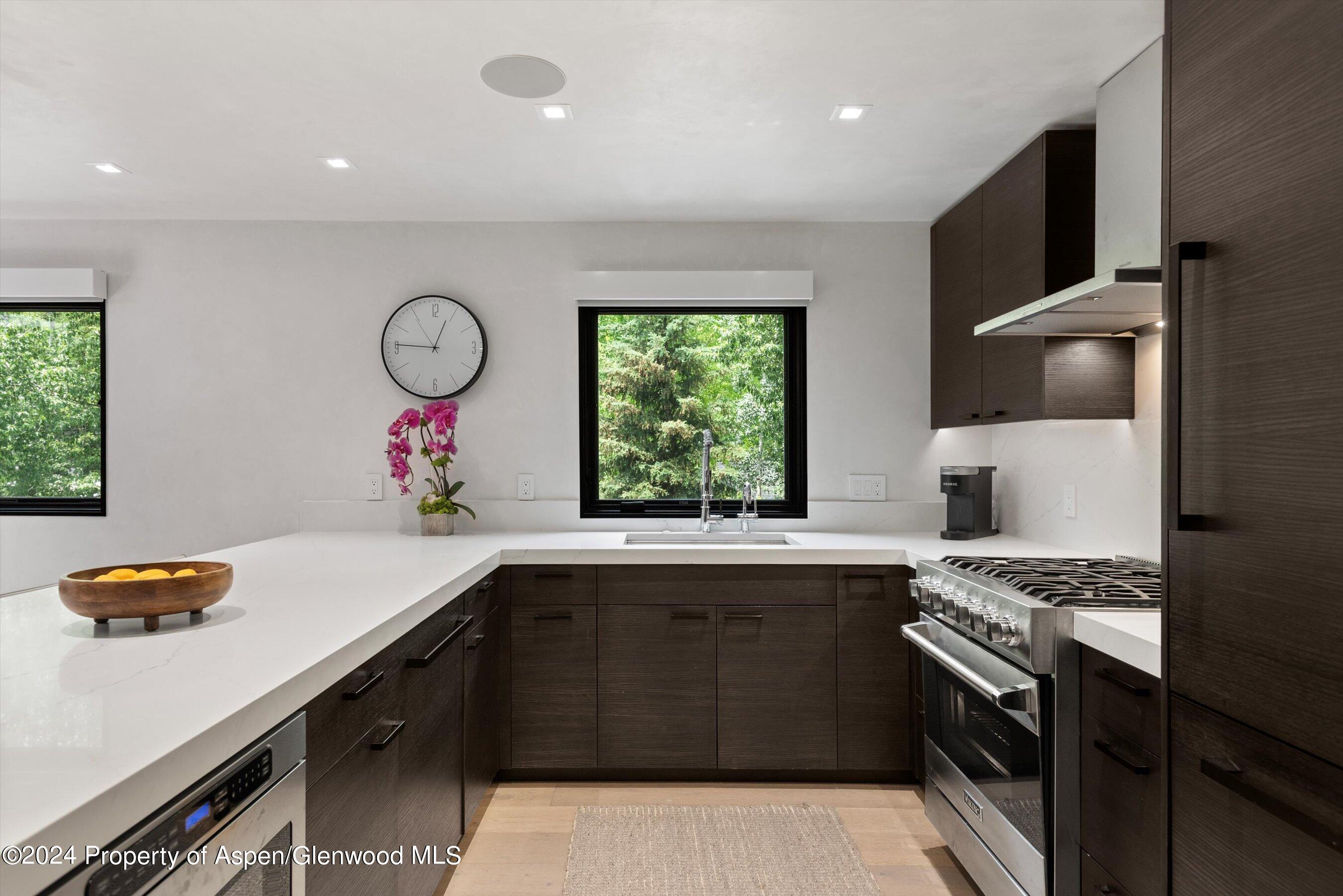 100 E Dean Street 3a Property Photo 8