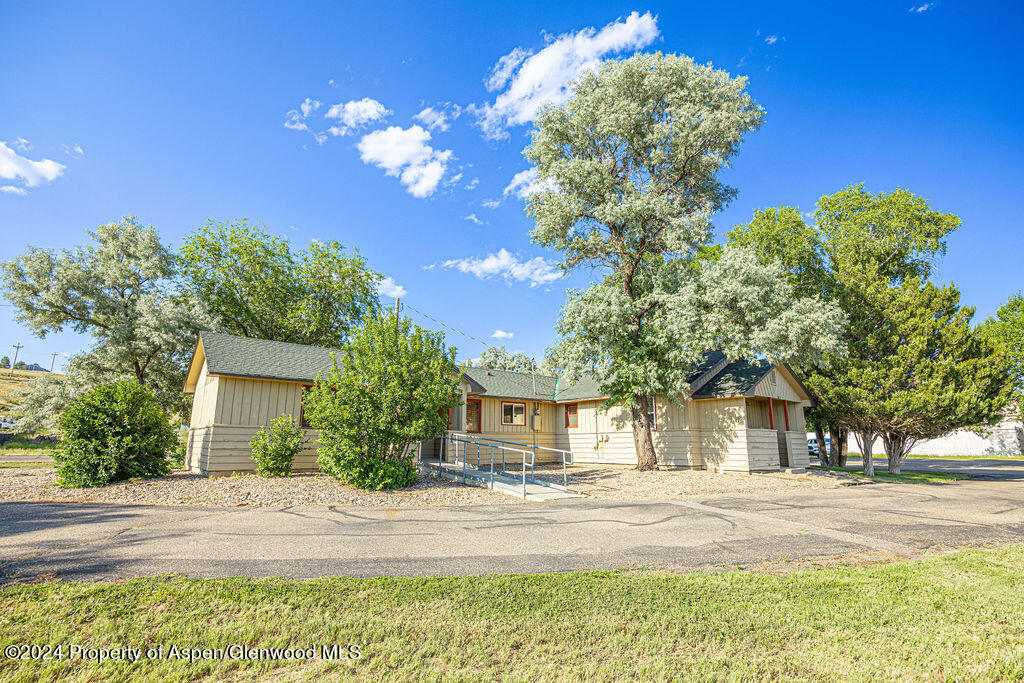 1135 E Highway 40 Property Photo 4