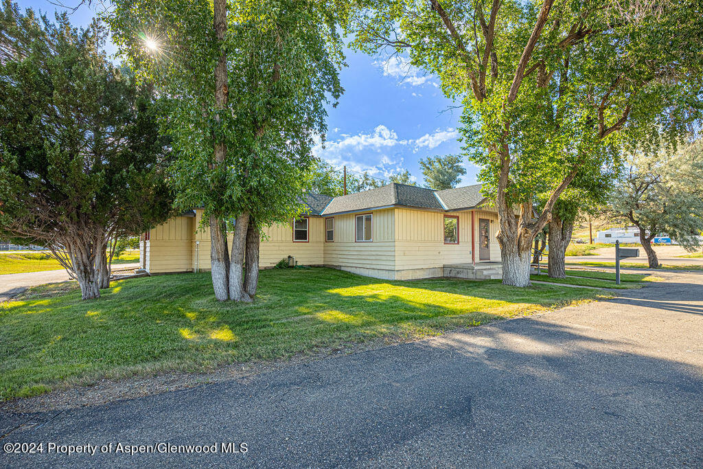 1135 E Highway 40 Property Photo 5