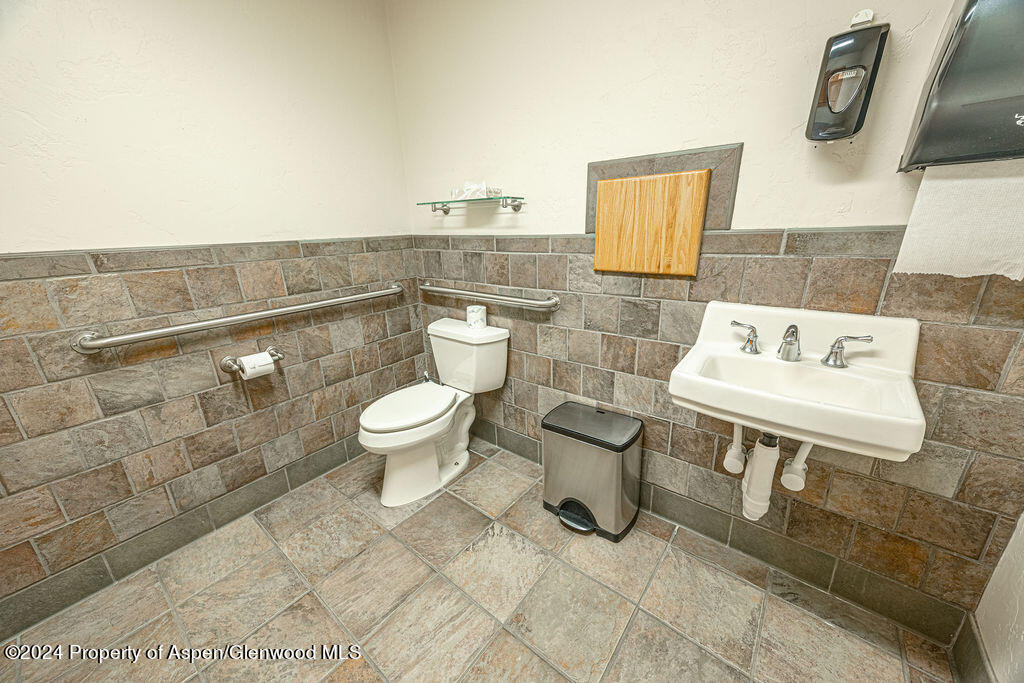 1135 E Highway 40 Property Photo 15