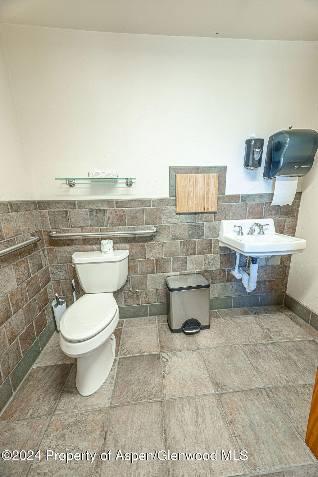 1135 E Highway 40 Property Photo 16