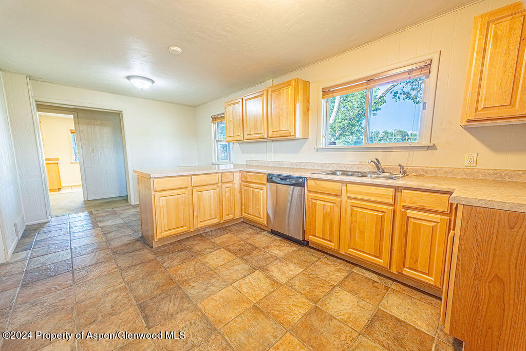 1135 E Highway 40 Property Photo 18