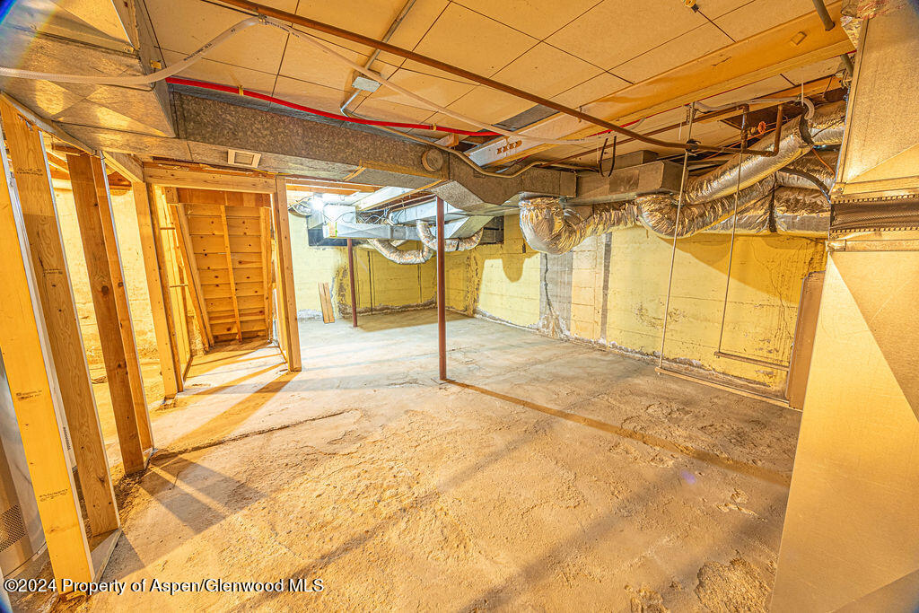1135 E Highway 40 Property Photo 32