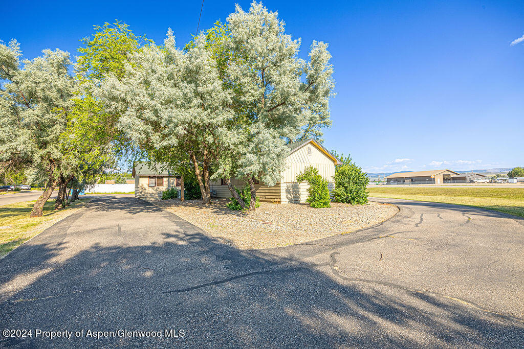 1135 E Highway 40 Property Photo 34