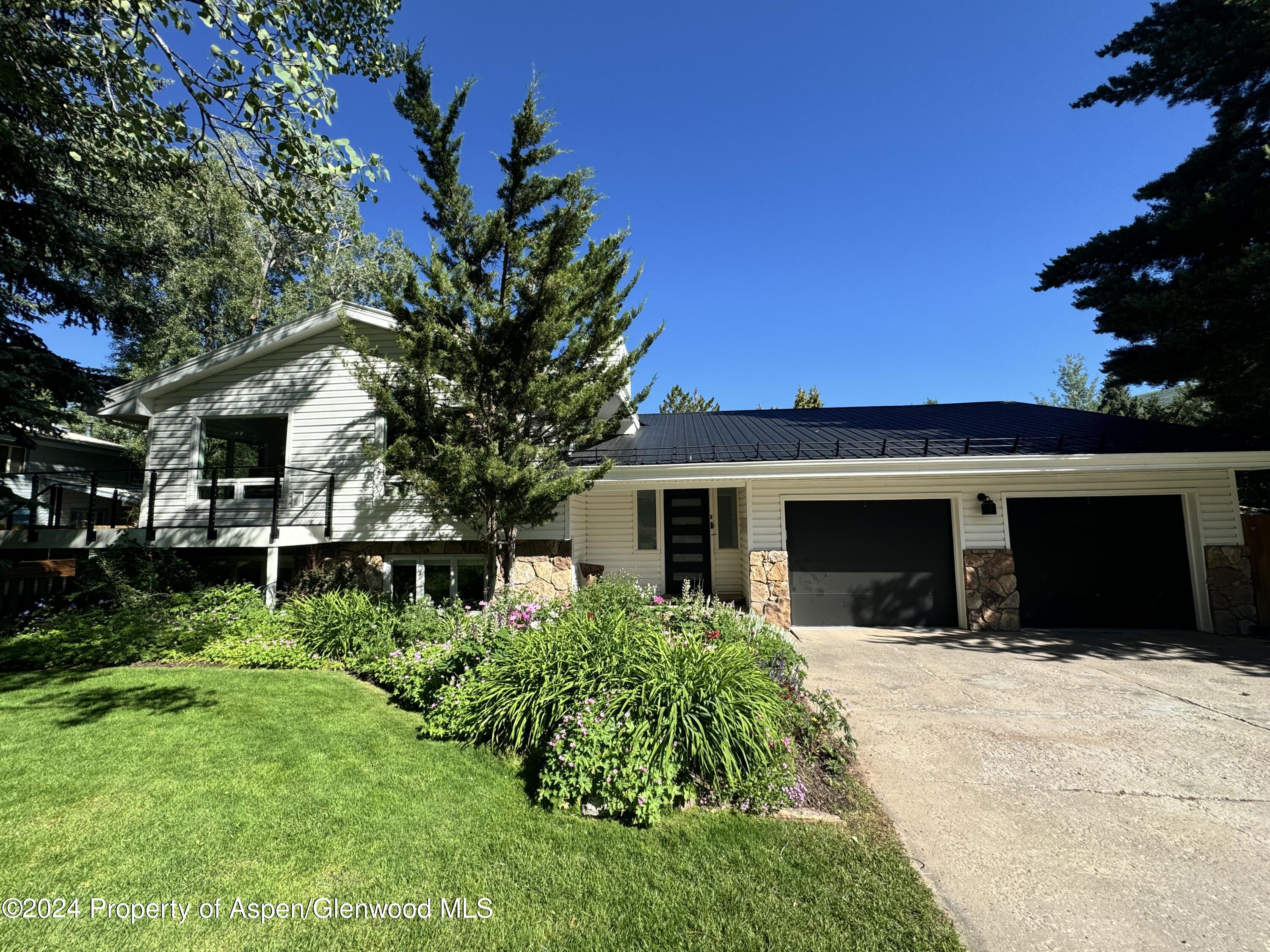 1220 Alta Vista Drive Property Photo 1