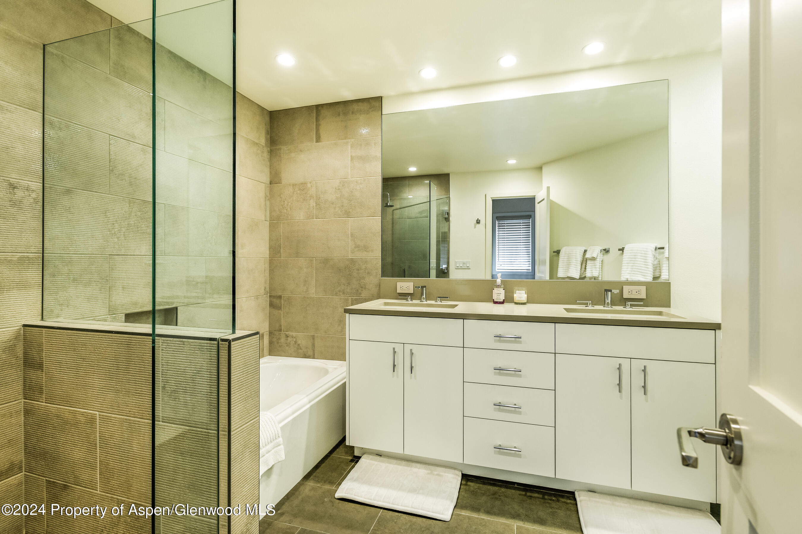 1006 E Hyman Avenue, B Property Photo 13