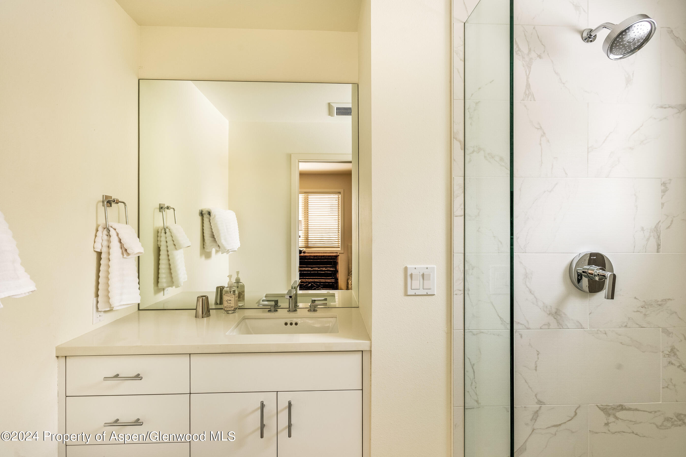 1006 E Hyman Avenue, B Property Photo 14