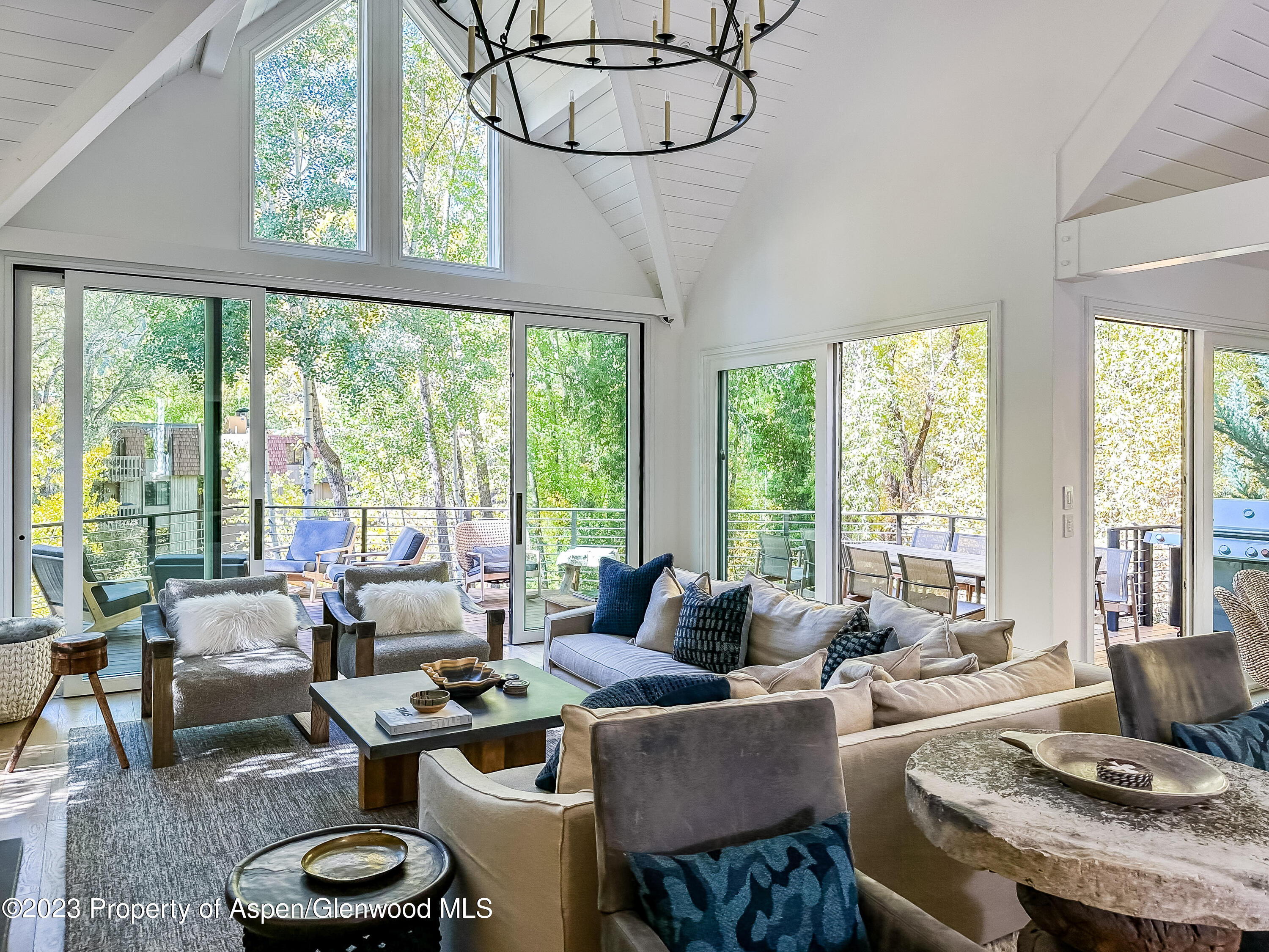 345 Park Avenue Property Photo 4