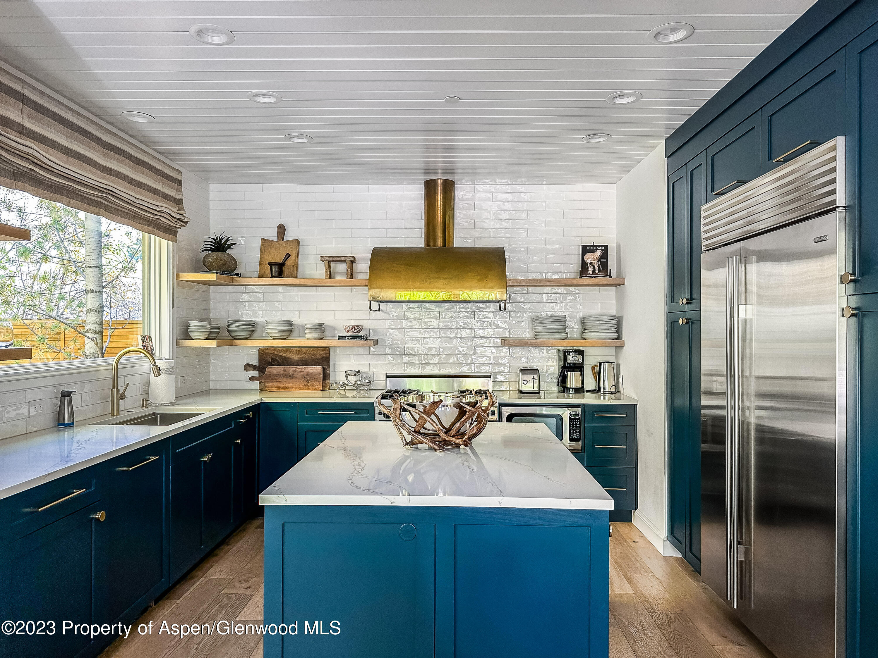 345 Park Avenue Property Photo 10