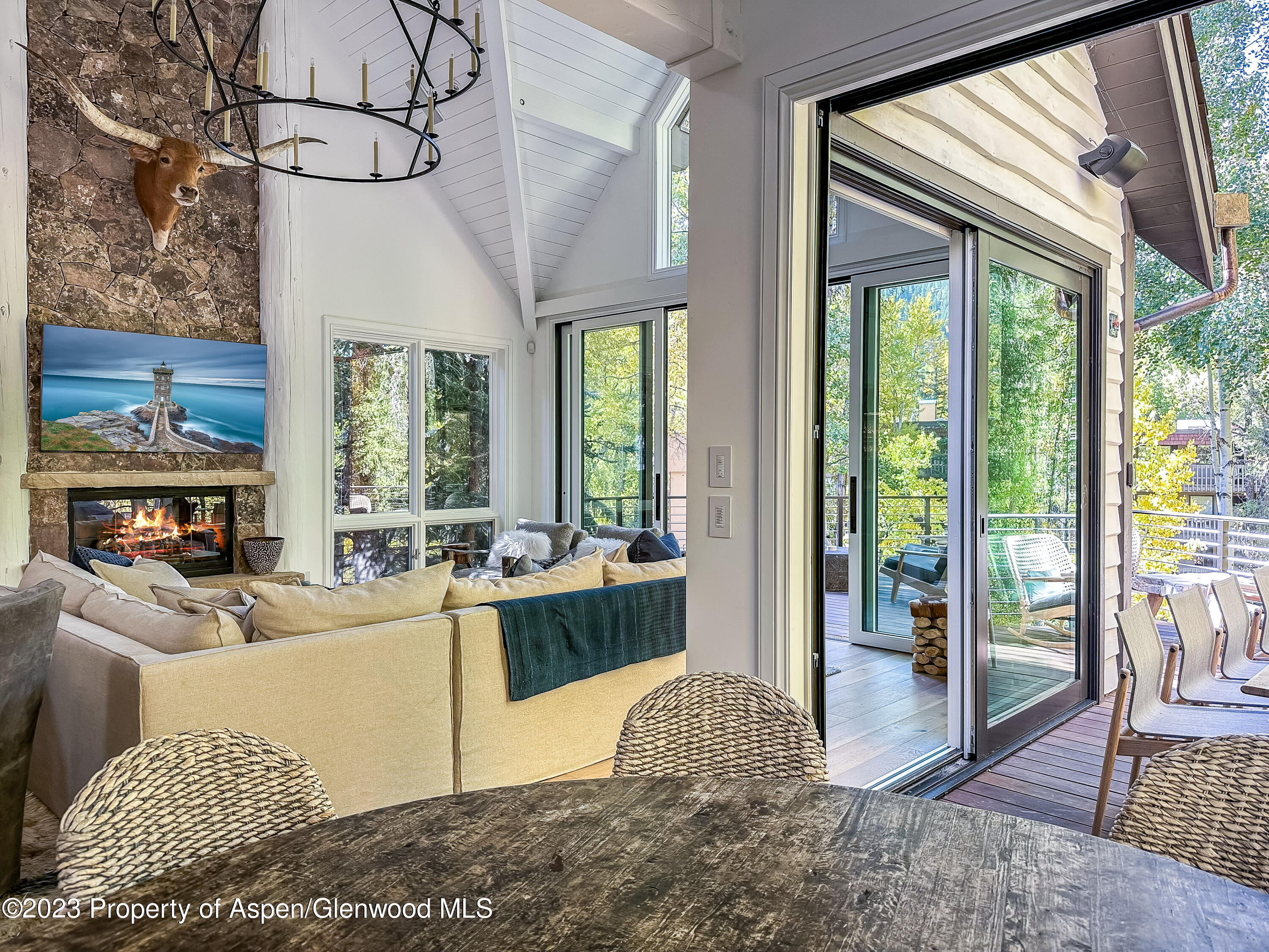 345 Park Avenue Property Photo 12
