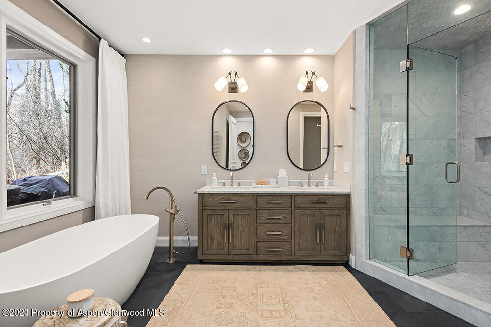 345 Park Avenue Property Photo 17