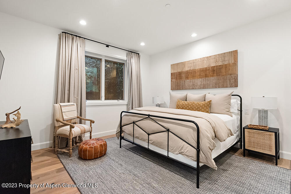 345 Park Avenue Property Photo 18