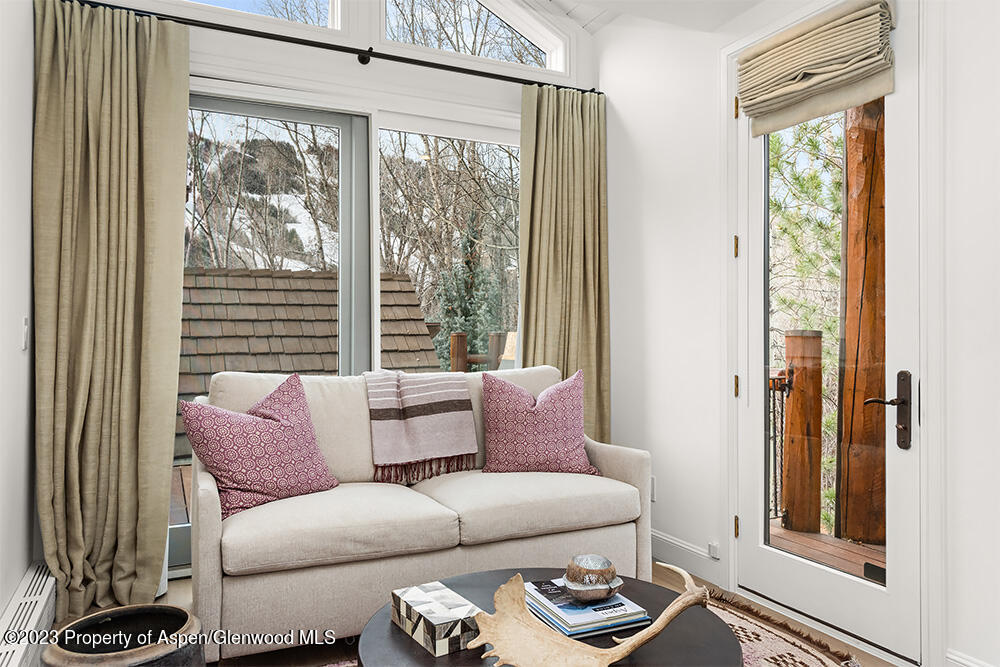 345 Park Avenue Property Photo 21