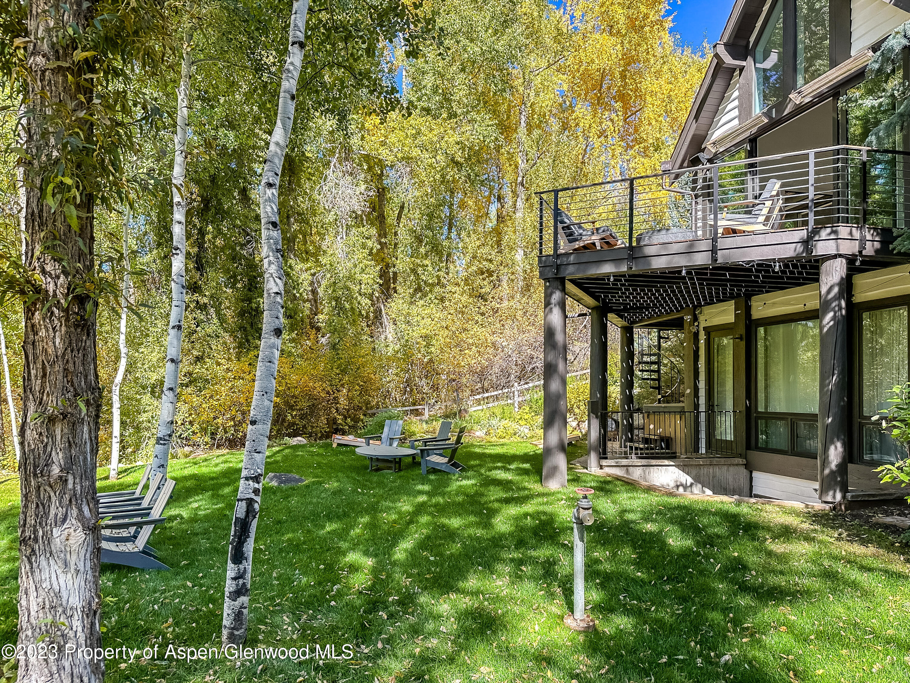 345 Park Avenue Property Photo 26