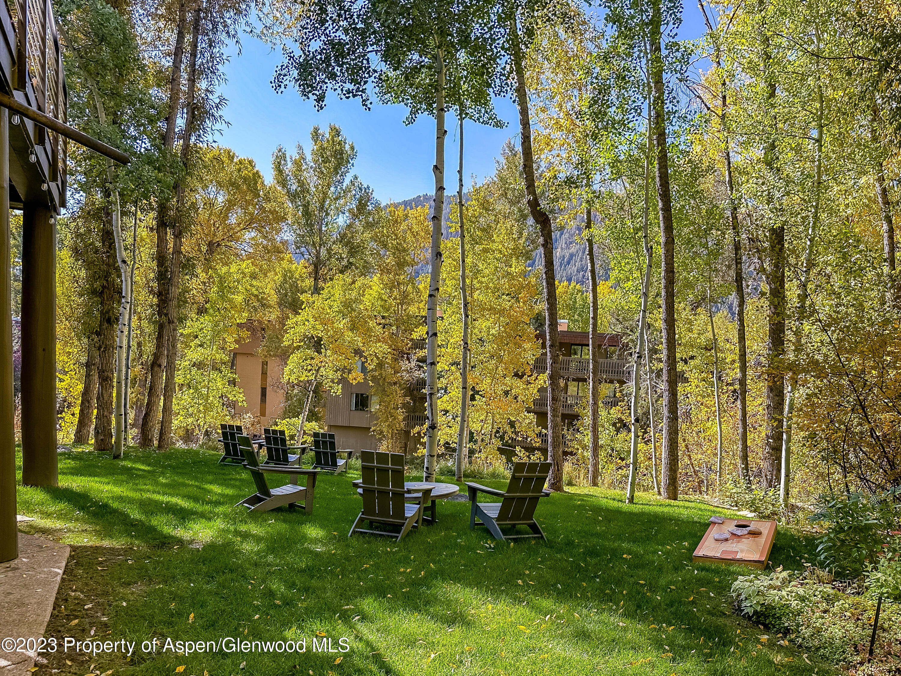 345 Park Avenue Property Photo 27