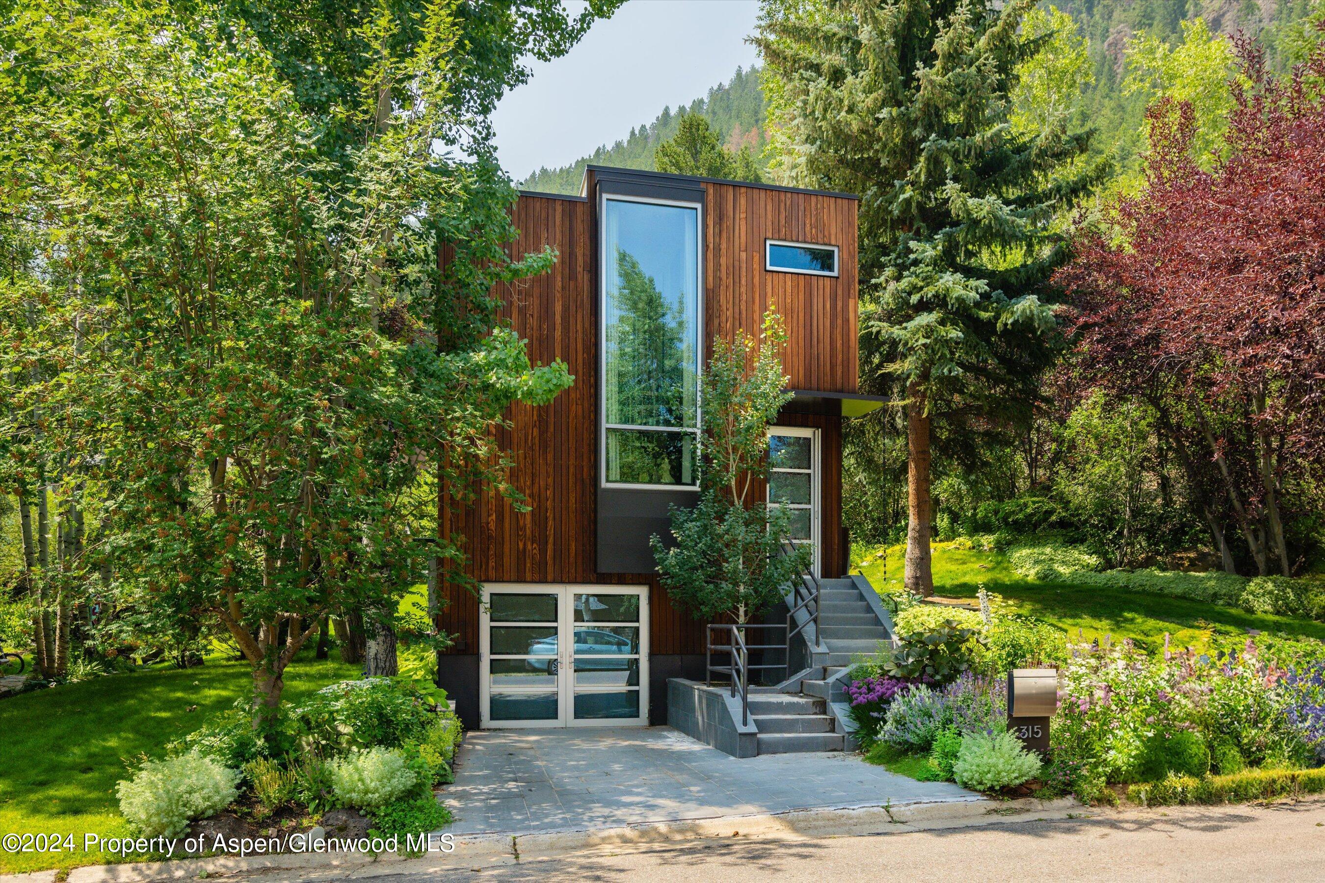 315 W Hyman Avenue Property Photo 1