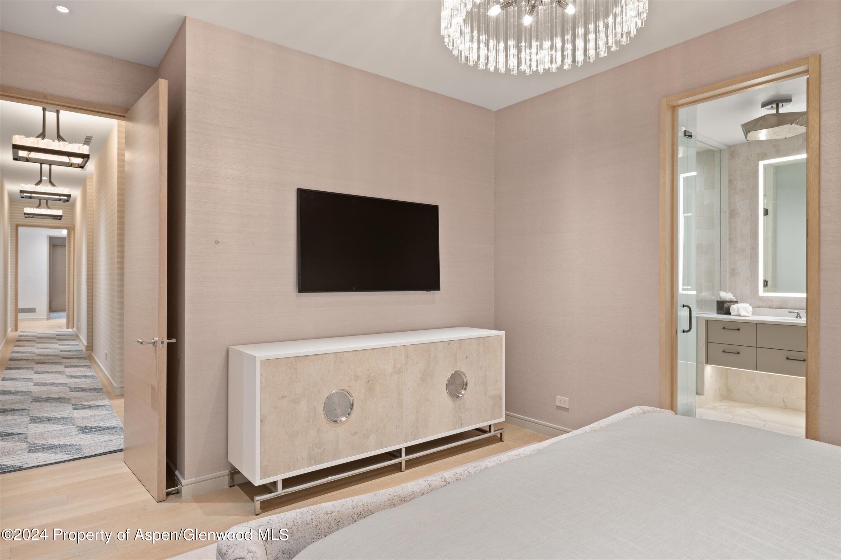 105 E Hallam Street Property Photo 28