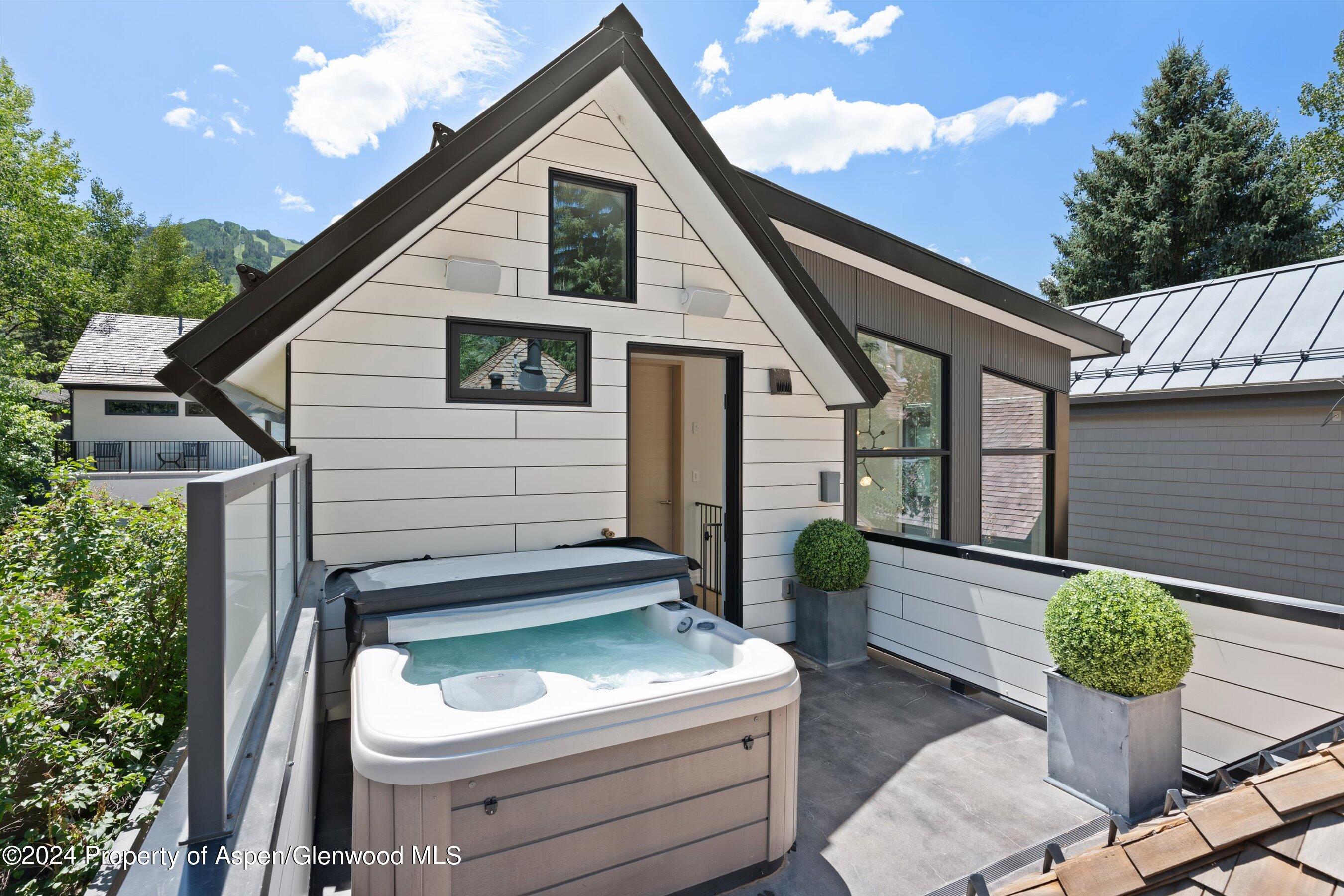 105 E Hallam Street Property Photo 37
