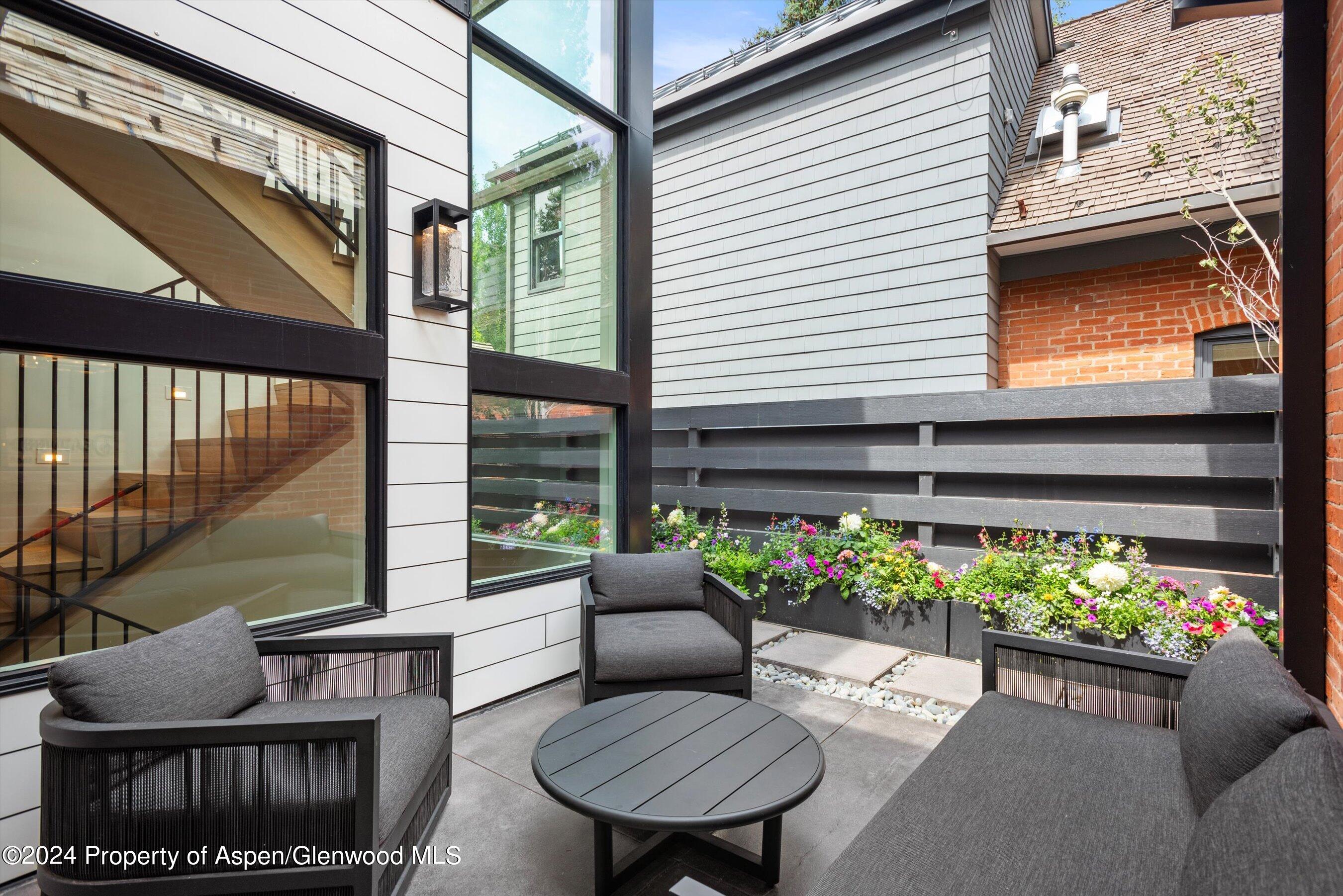 105 E Hallam Street Property Photo 44