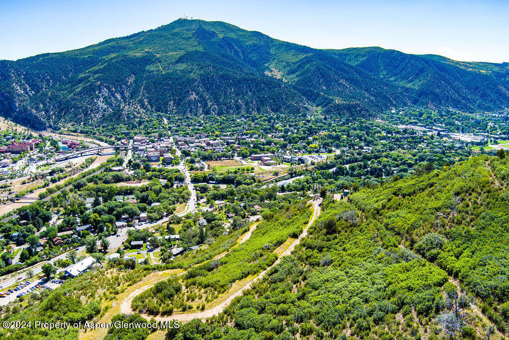 921 W 9th Street Property Photo 3