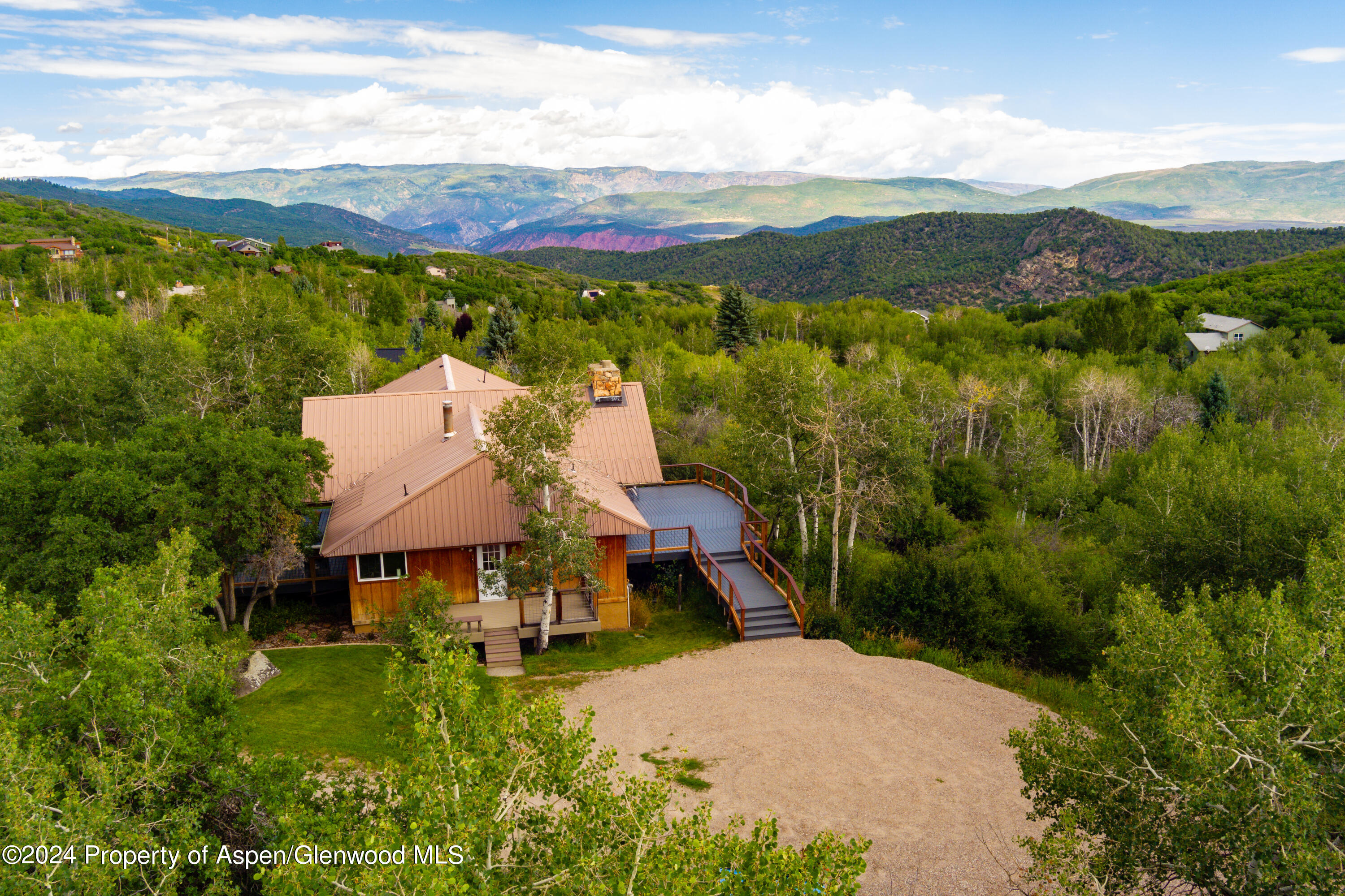 221 Aspen Way Property Photo 1