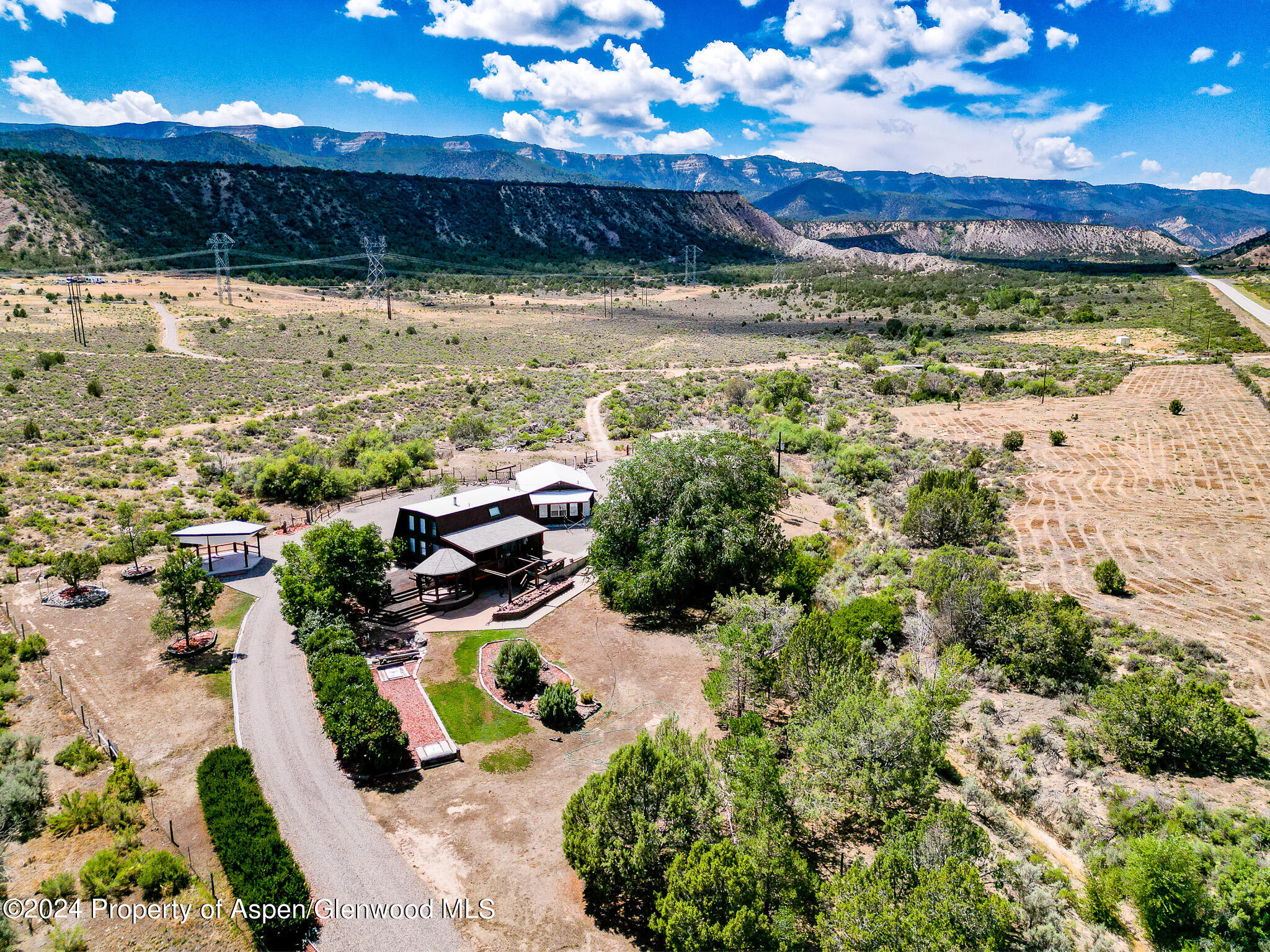 7985 Highway 13 Property Photo