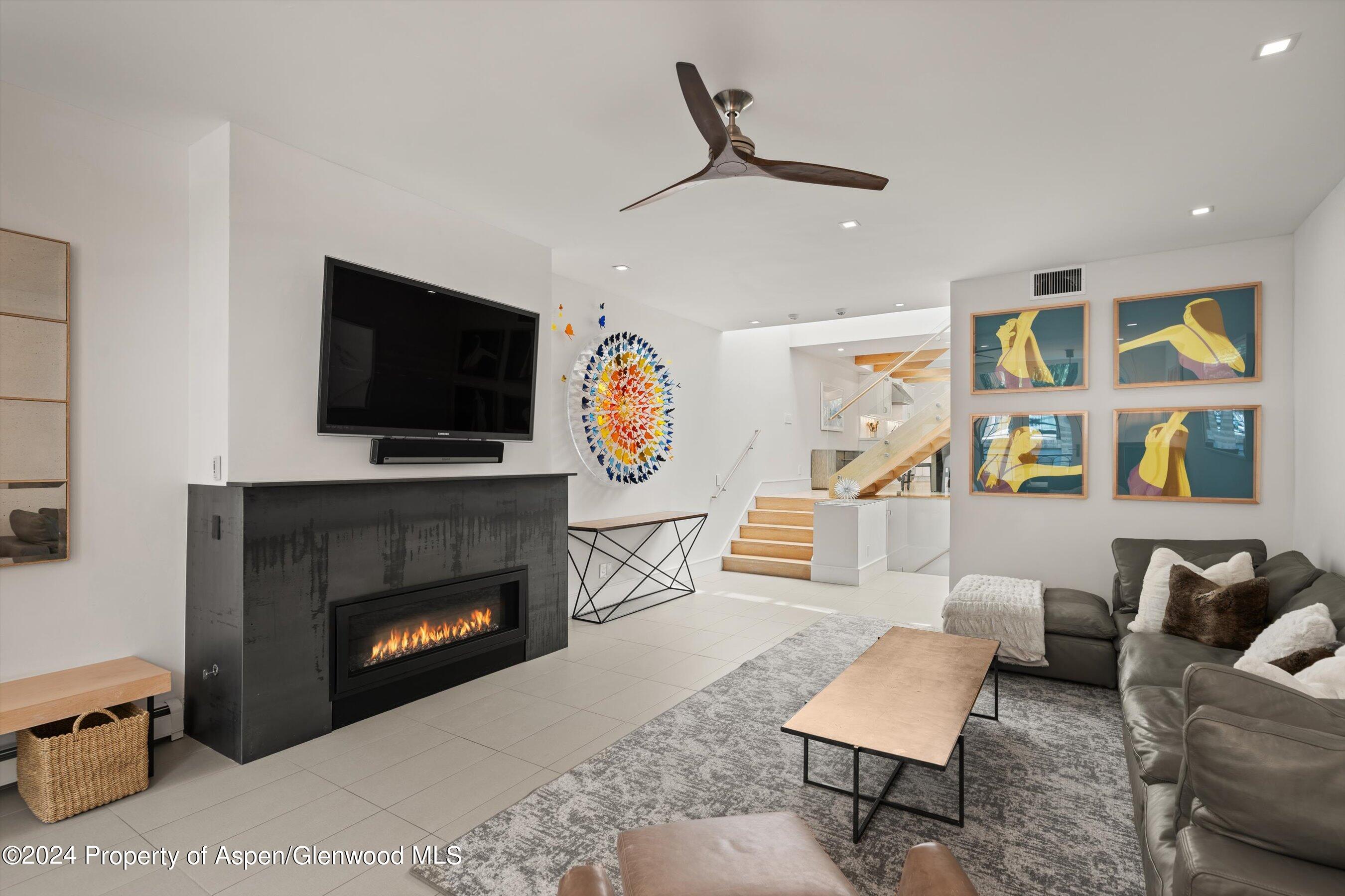 812 E Cooper Avenue Property Photo 1