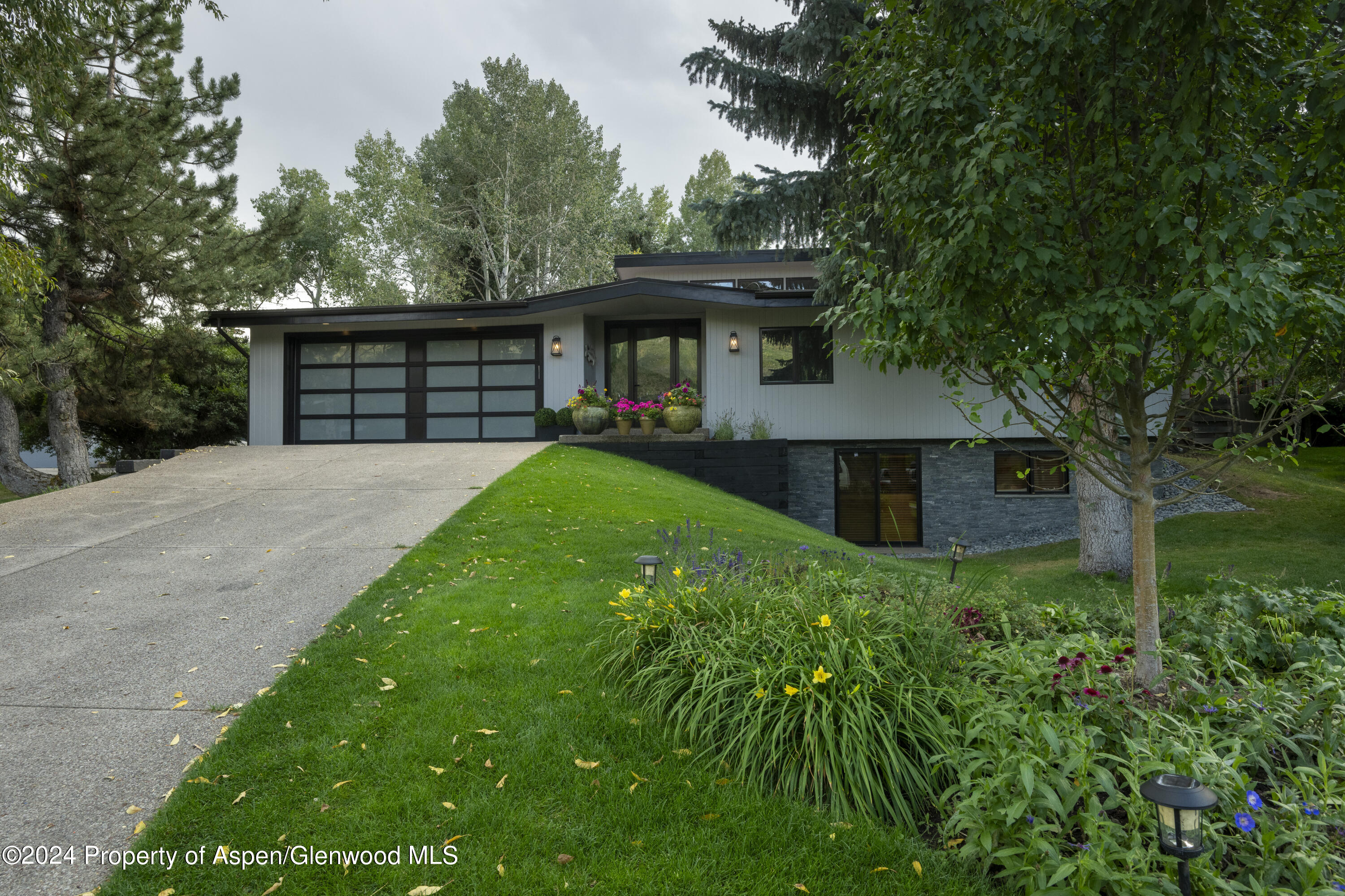 1325 Mountain View Drive Property Photo