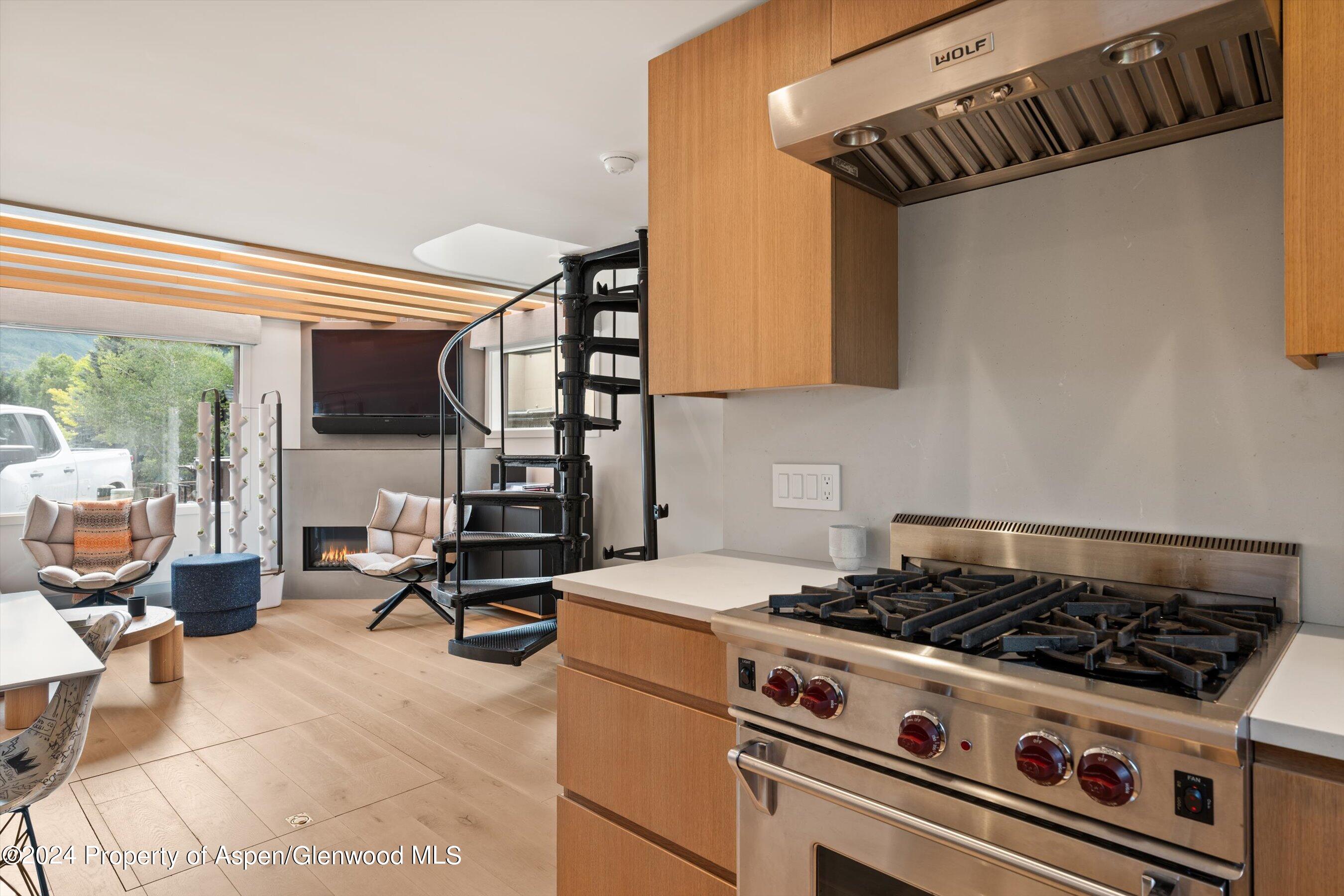 331 W Main Street Unit B Property Photo 8