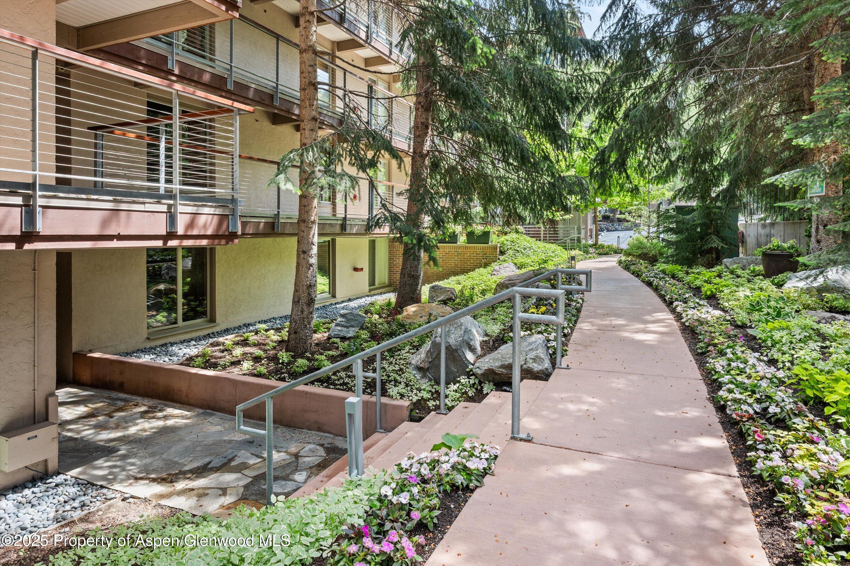 1034 E Cooper Avenue, 16 Property Photo 18