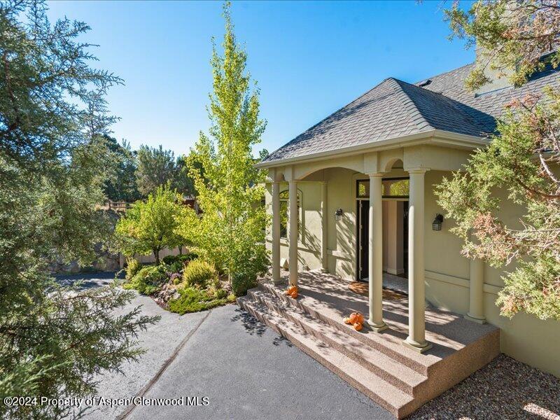 587 Hillcrest Drive Property Photo 3