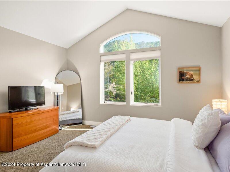 587 Hillcrest Drive Property Photo 24