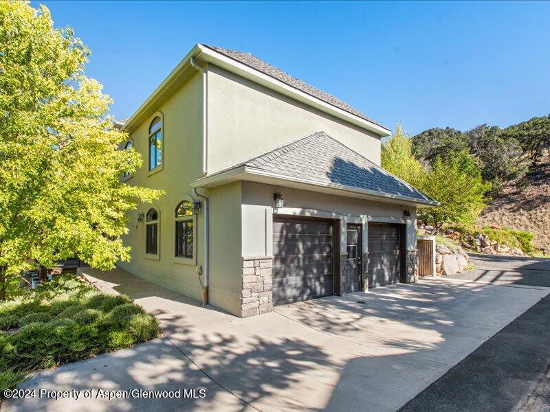 587 Hillcrest Drive Property Photo 32