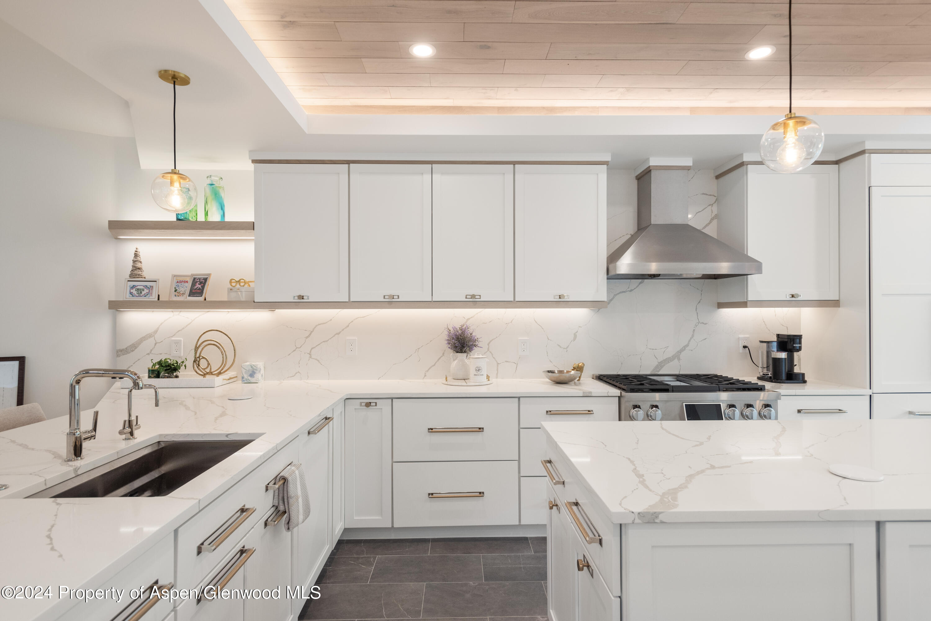 381 Ridge Road, C4 Property Photo 10