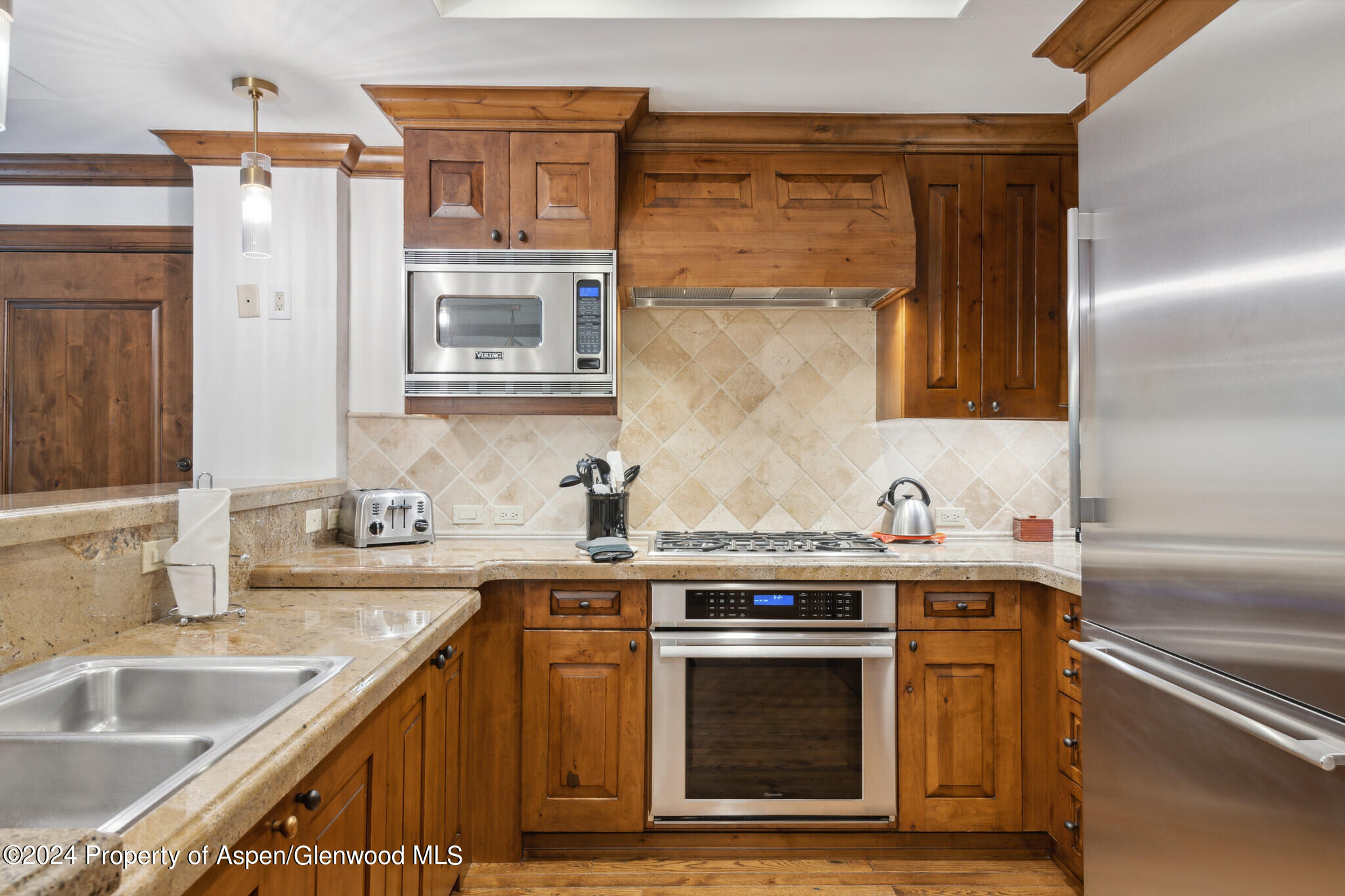 415 E Dean St, Unit 12 Week 26 Property Photo 3