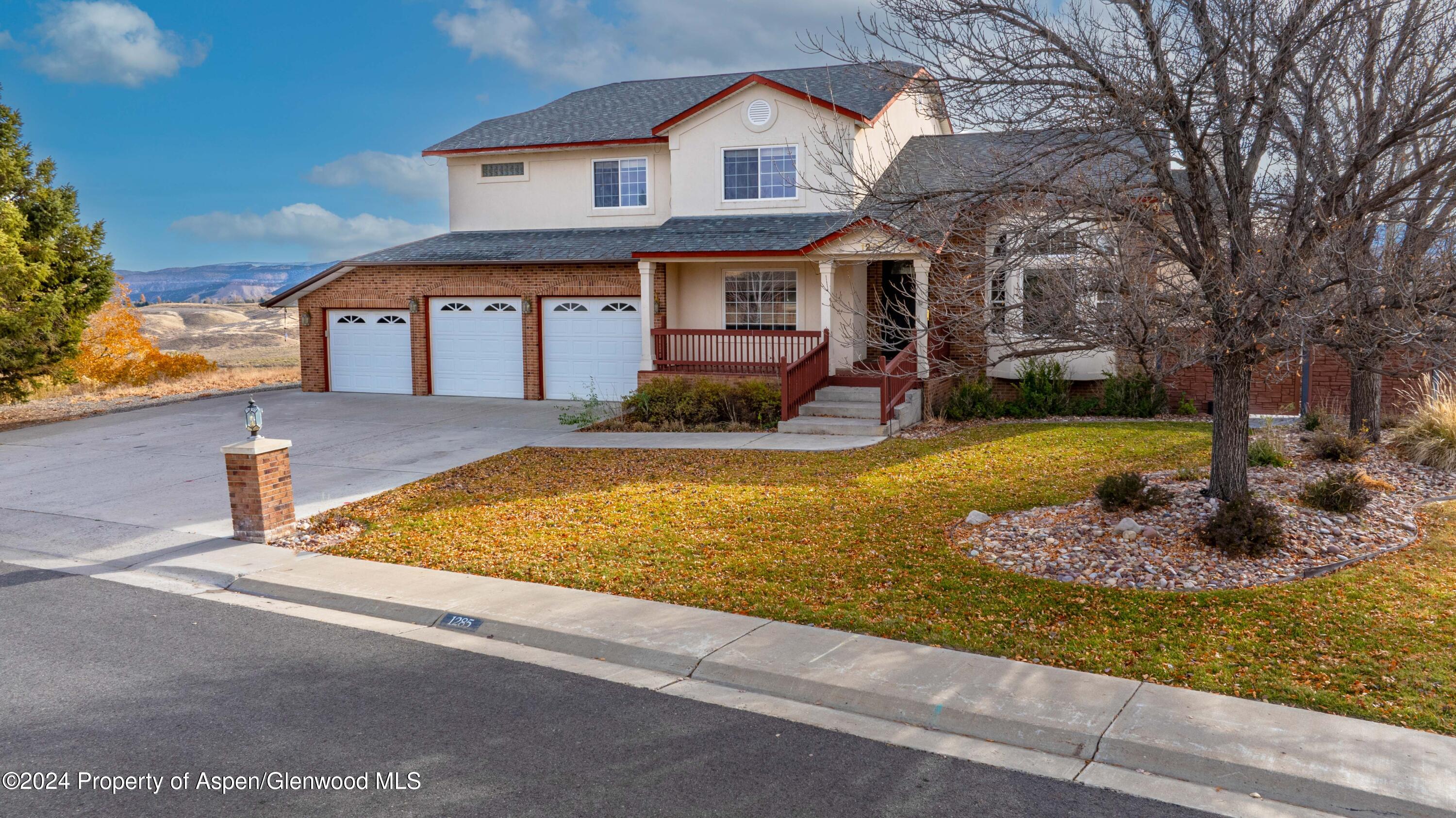 1285 La Mesa Circle Property Photo